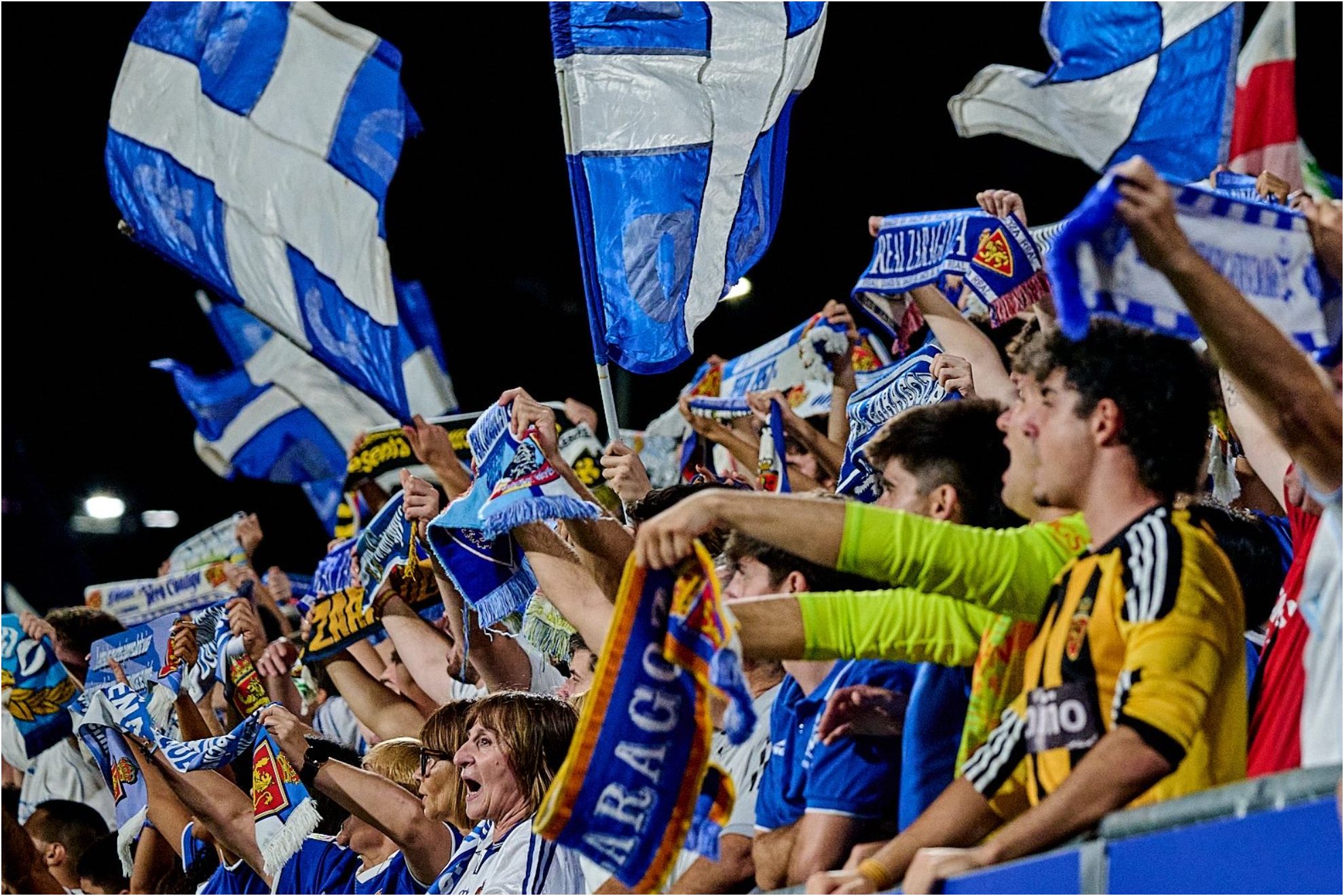 La afición del Zaragoza, animando al equipo. REAL ZARAGOZA