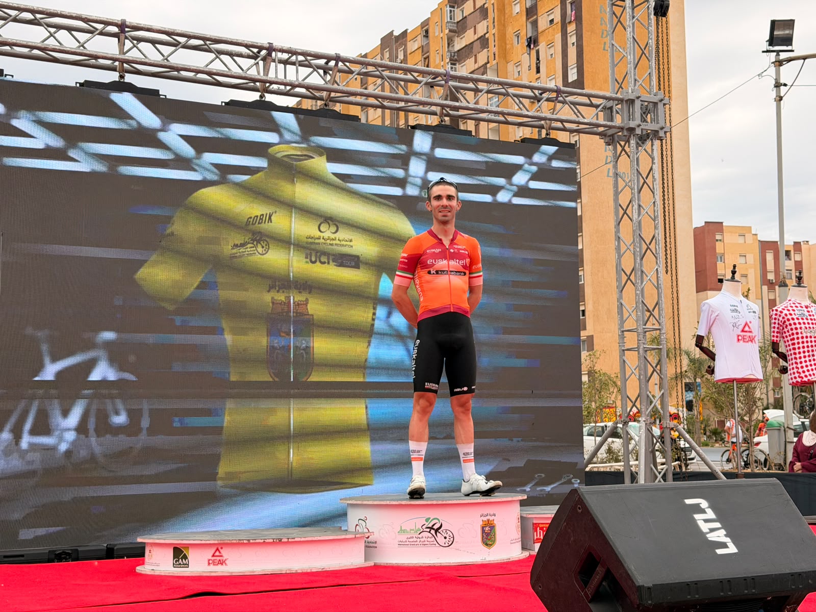 El Euskaltel-Euskadi manda en Argelia con Mintegi campeón y Hennequin vencedor en la última etapa