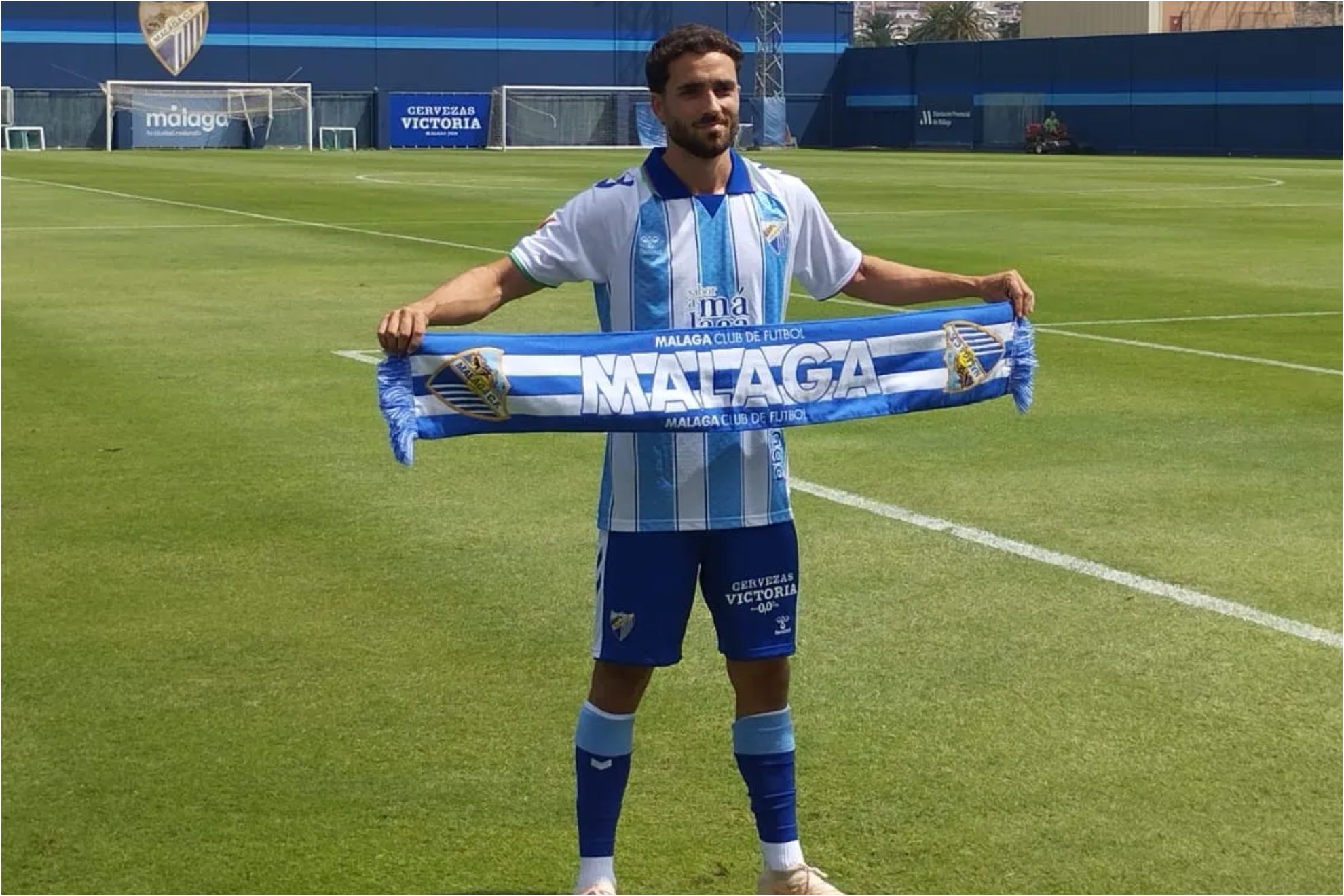 José Salinas, en su presentación como jugador del Málaga. MÁLAGA CF