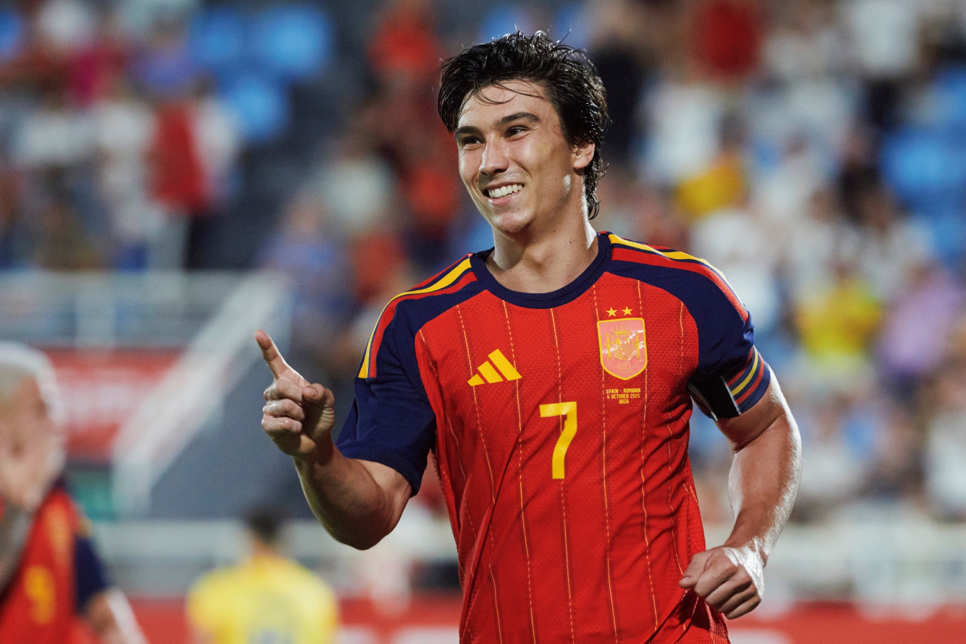 Gonzalo celebrando un gol a Rumanía. RFEF