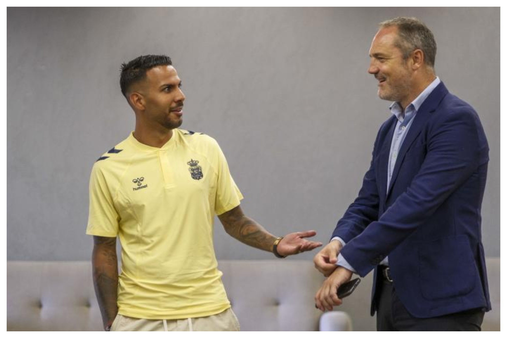 Jonathan Viera junto a Luis Helguera en la presentación del primero el año pasado EFE