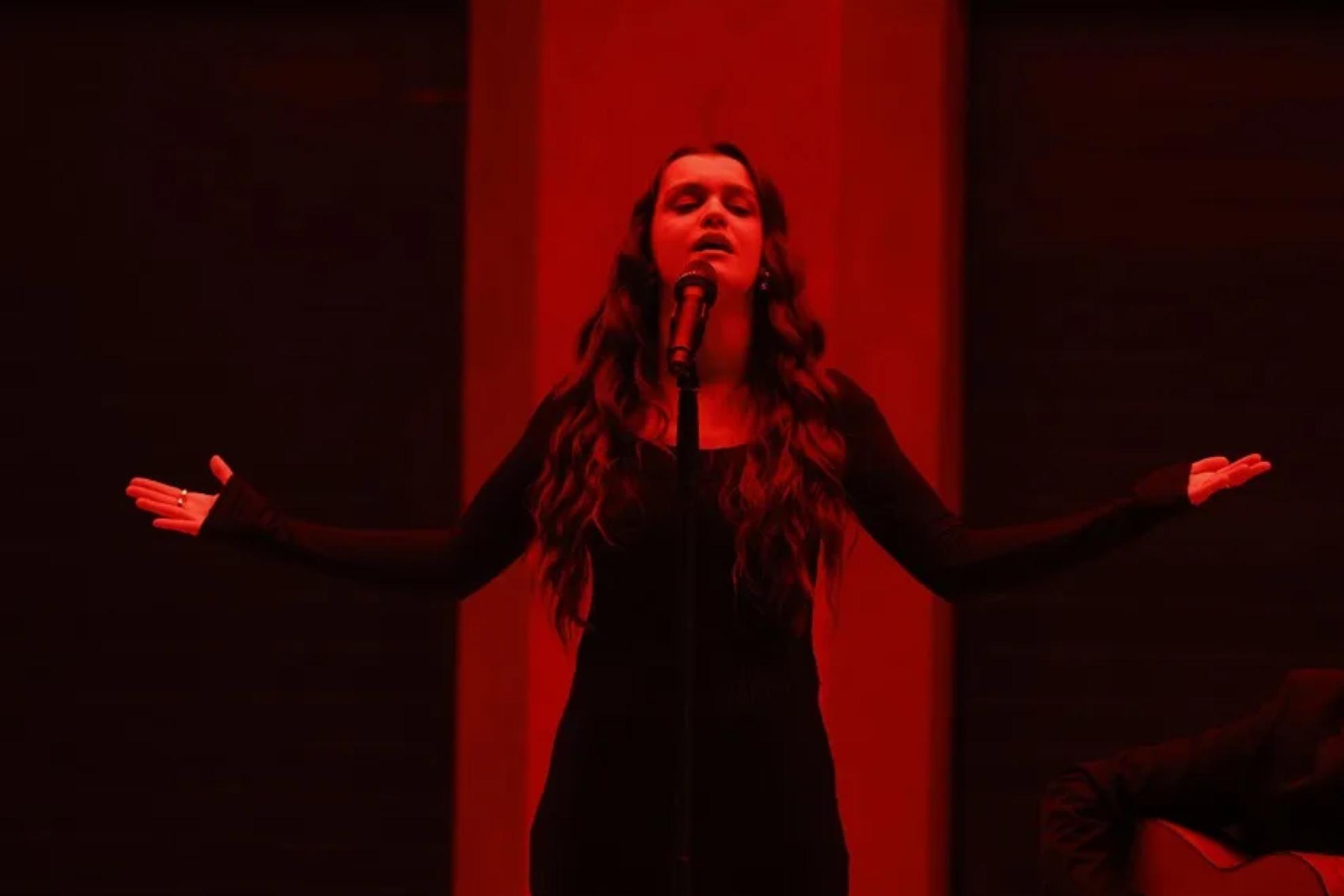 Fotografía de archivo de Amaia Romero durante un concierto. EFE