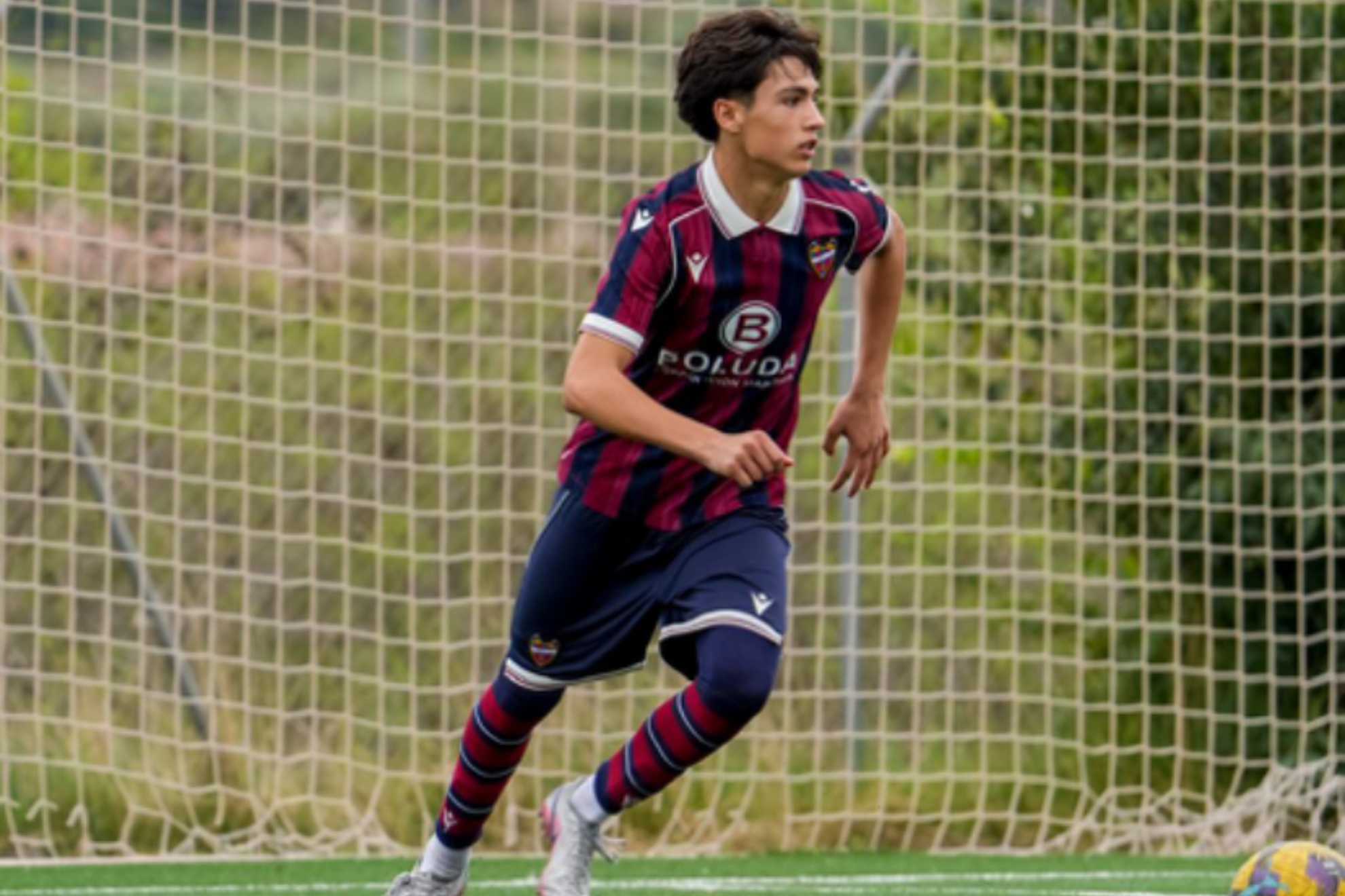 Diego Moyano, central de 14 años que entrena con el primer equipo del Levante.