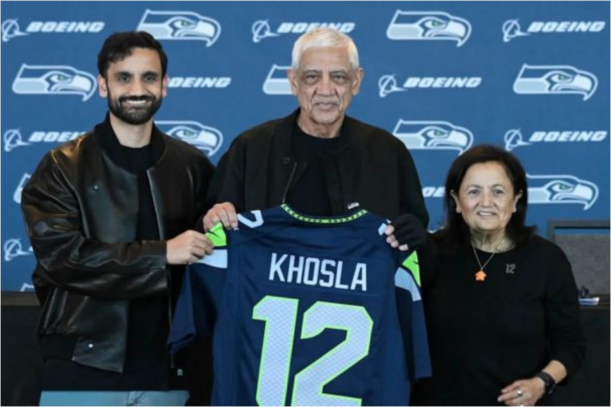 De izquierda a derecha, Neal Khosla, el empresario y fundador de Khosla Ventures, Vinod Khosla, y Neeru Khosla
