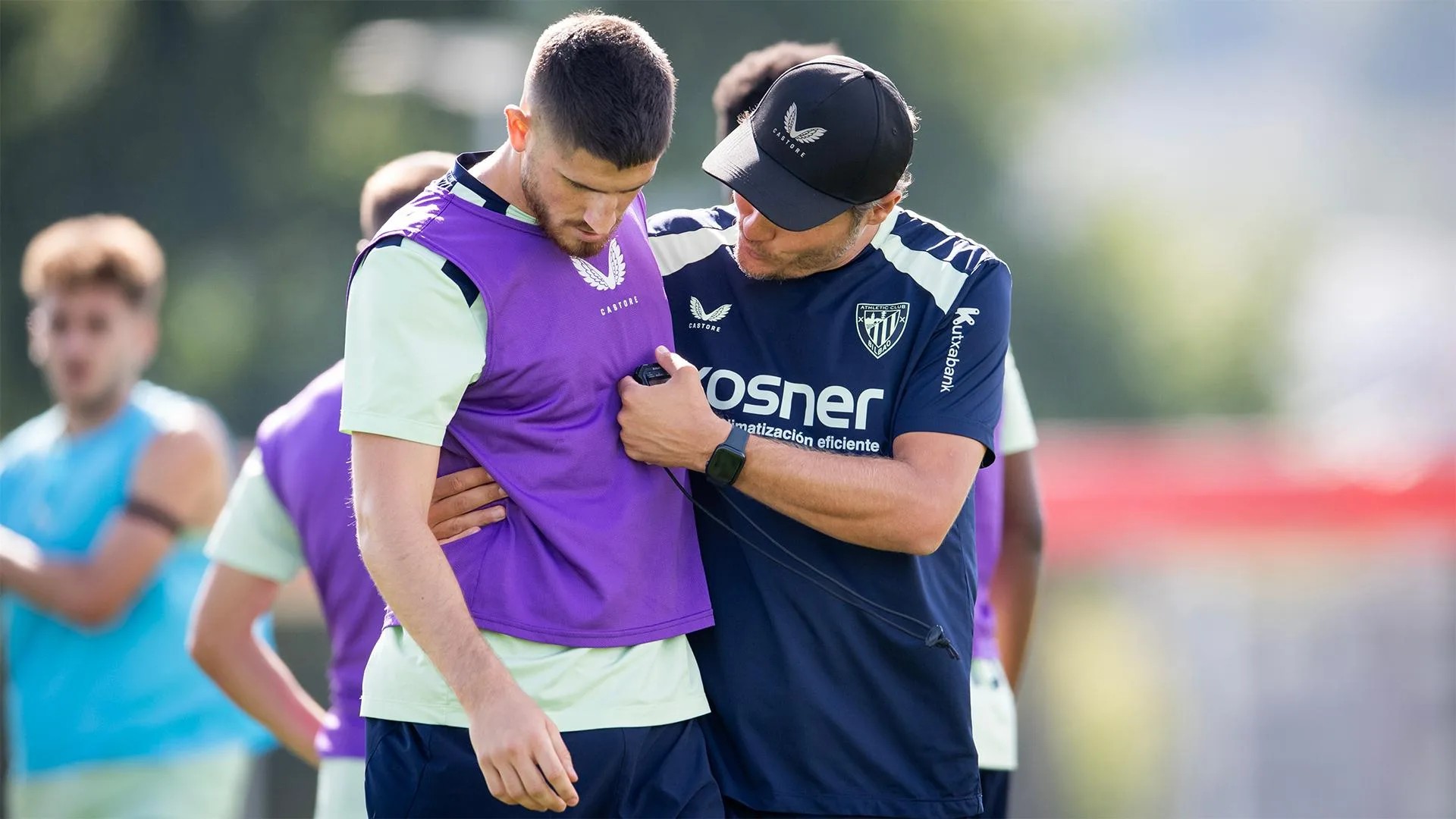 Terzic anima a Sancet durante un entrenamiento. Athletic Club