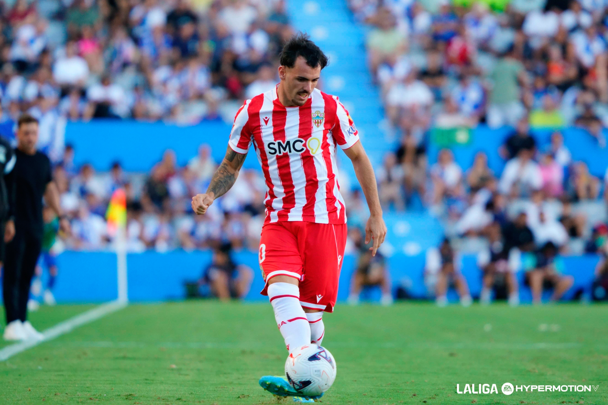 Álex Sola, en un partido del Almería.