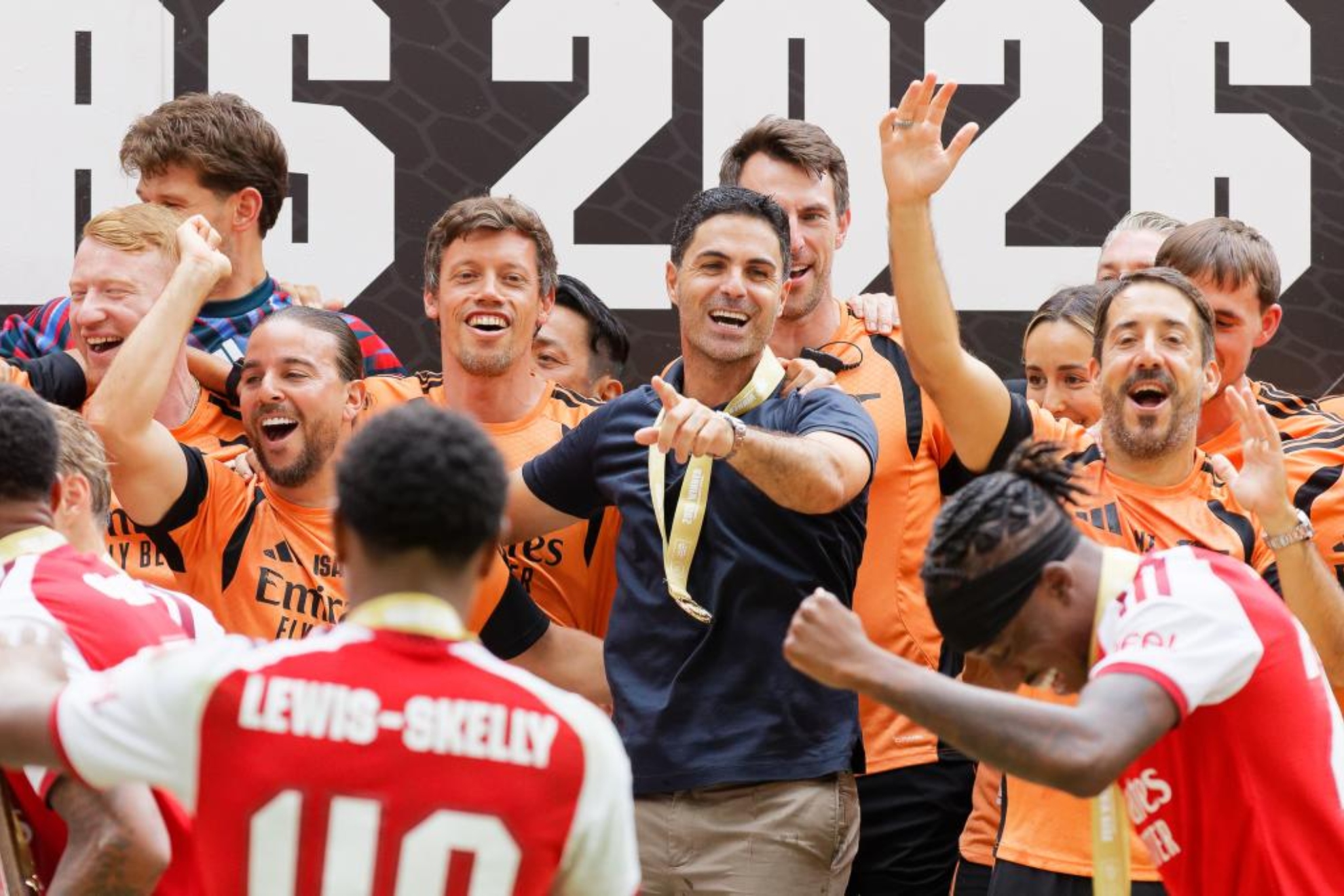 Mikel Arteta celebra la conquista de la Supercopa inglesa. EFE