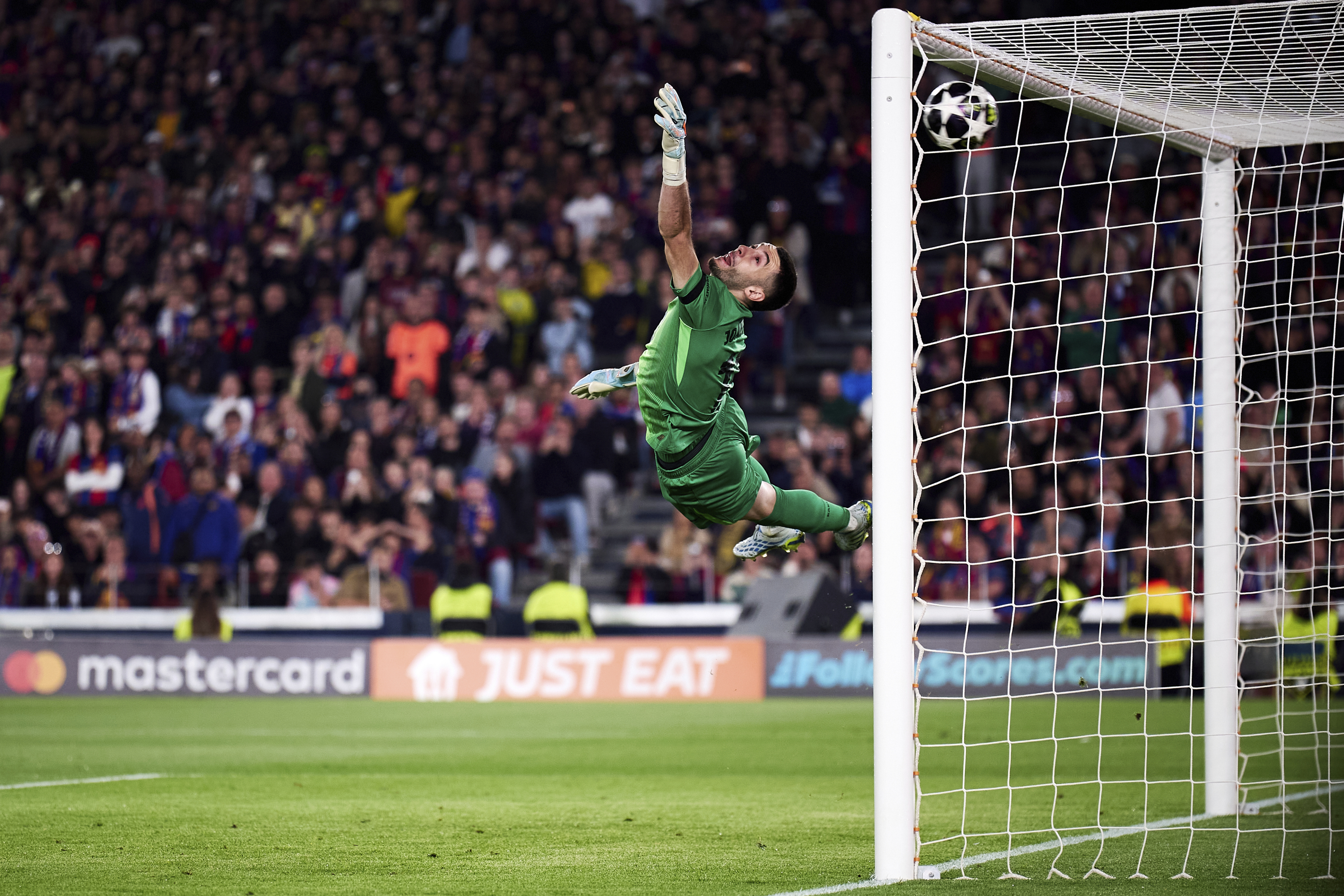 Joan García, en un partido frente al Atlético de Madrid