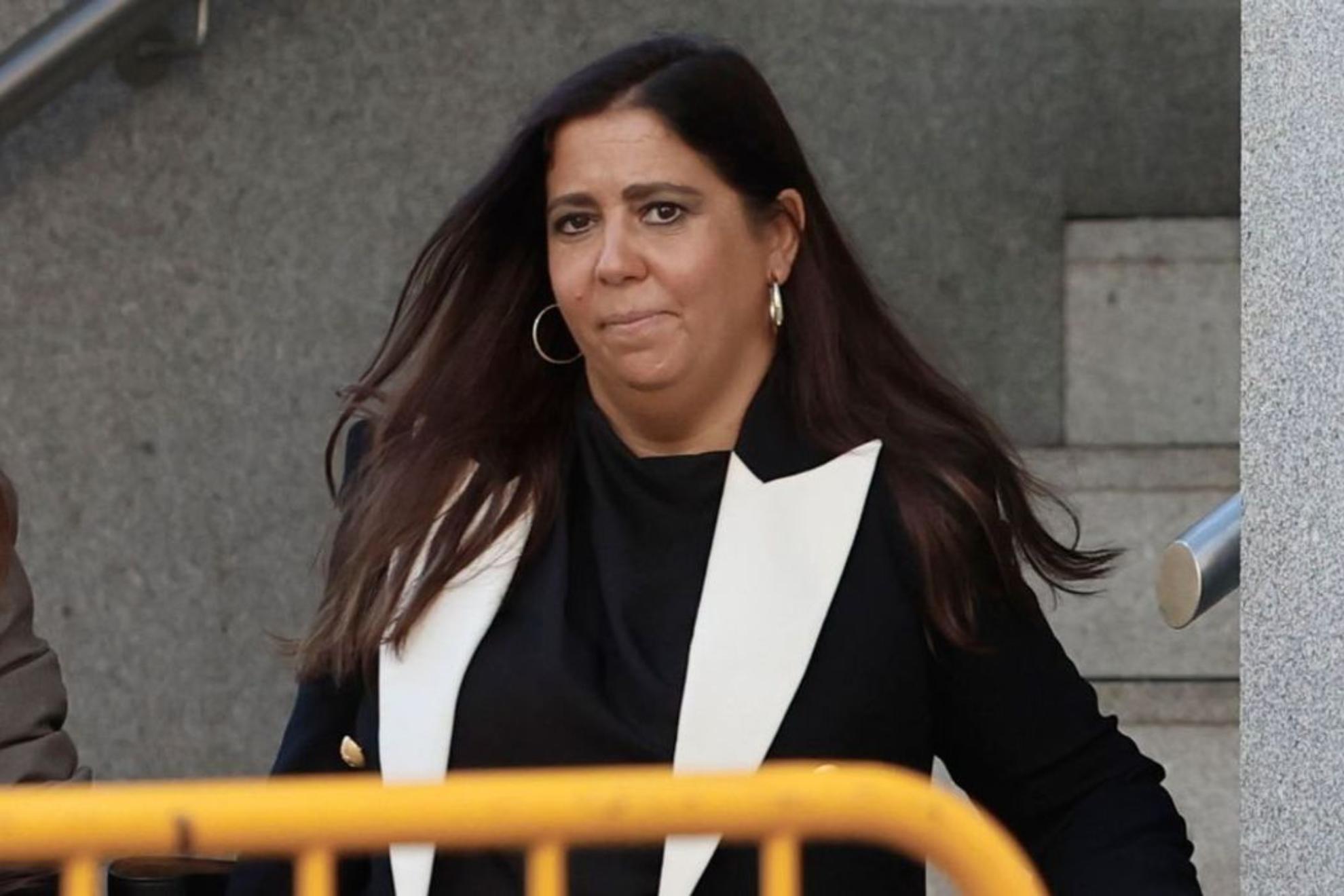 La jueza Beatriz Biedma, a su salida de la Audiencia Nacional tras declarar ante el juez Pedraz. EFE