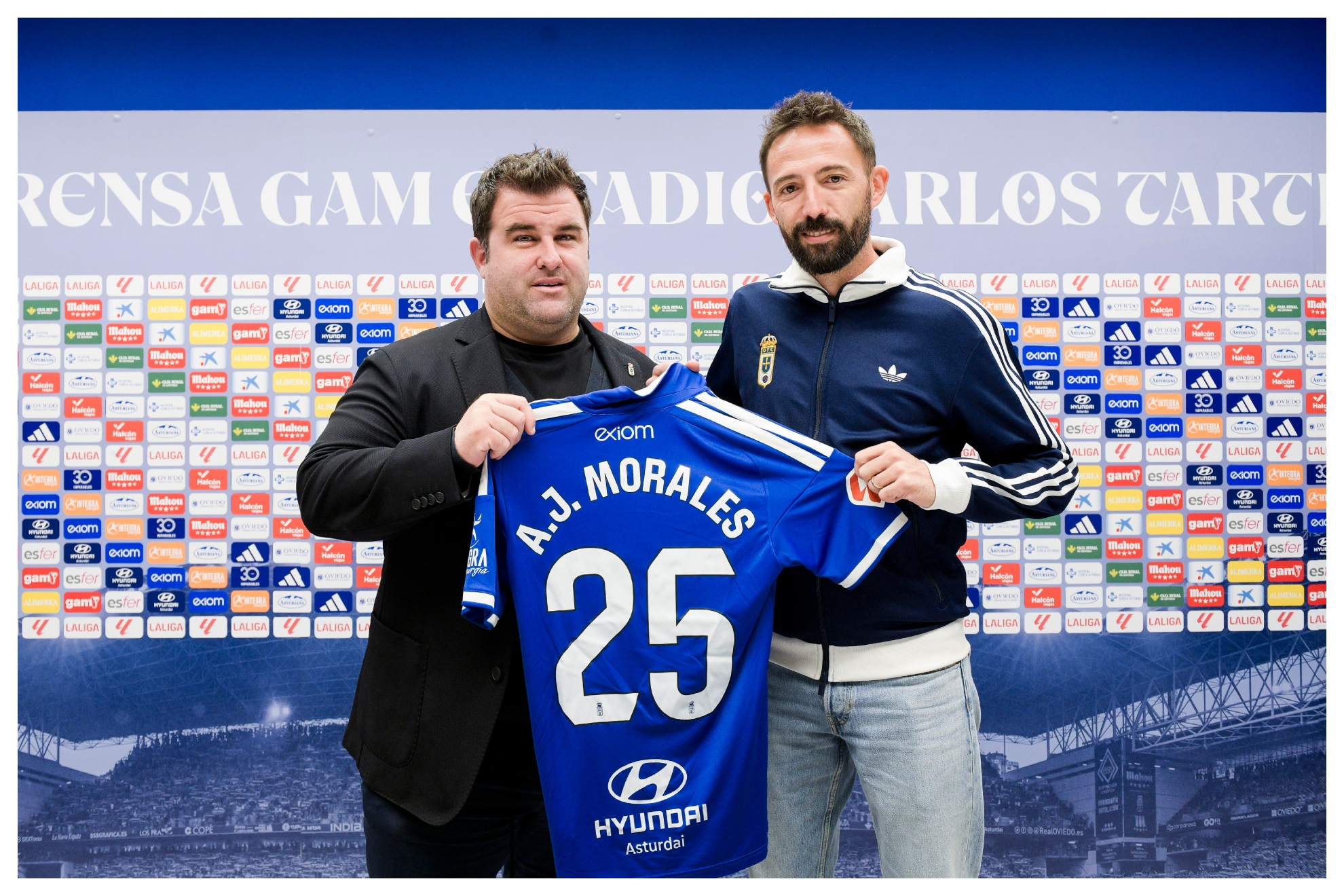 José Luis Morales, en su presentación junto a David Fernández, director deportivo REAL OVIEDO