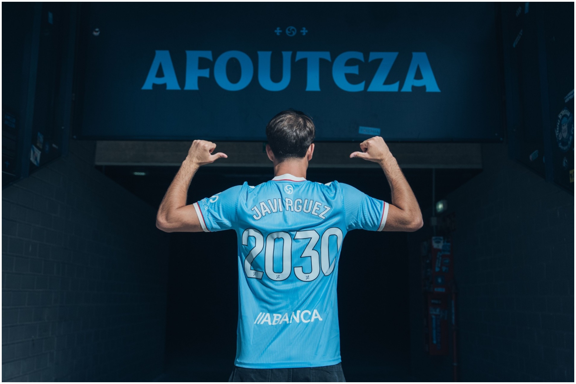 Javi Rodríguez celebrando su renovación con el Celta.