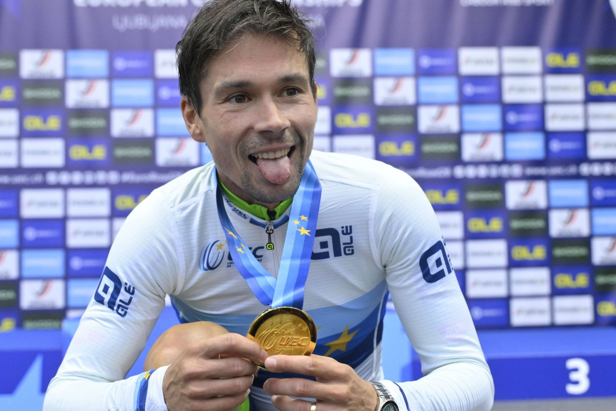 Primoz Roglic, con el oro.