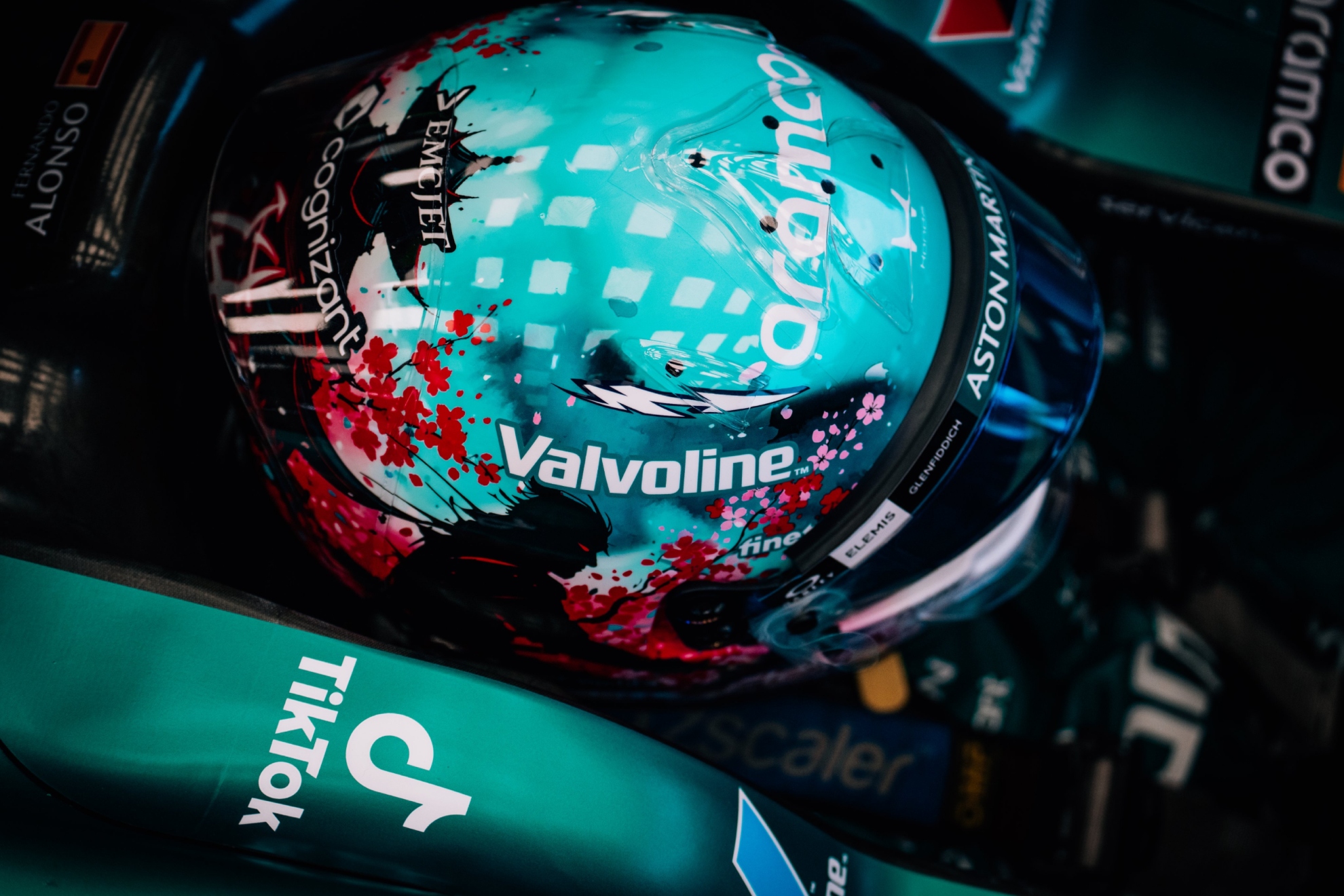 Alonso, dentro del coche. ASTON MARTIN F1