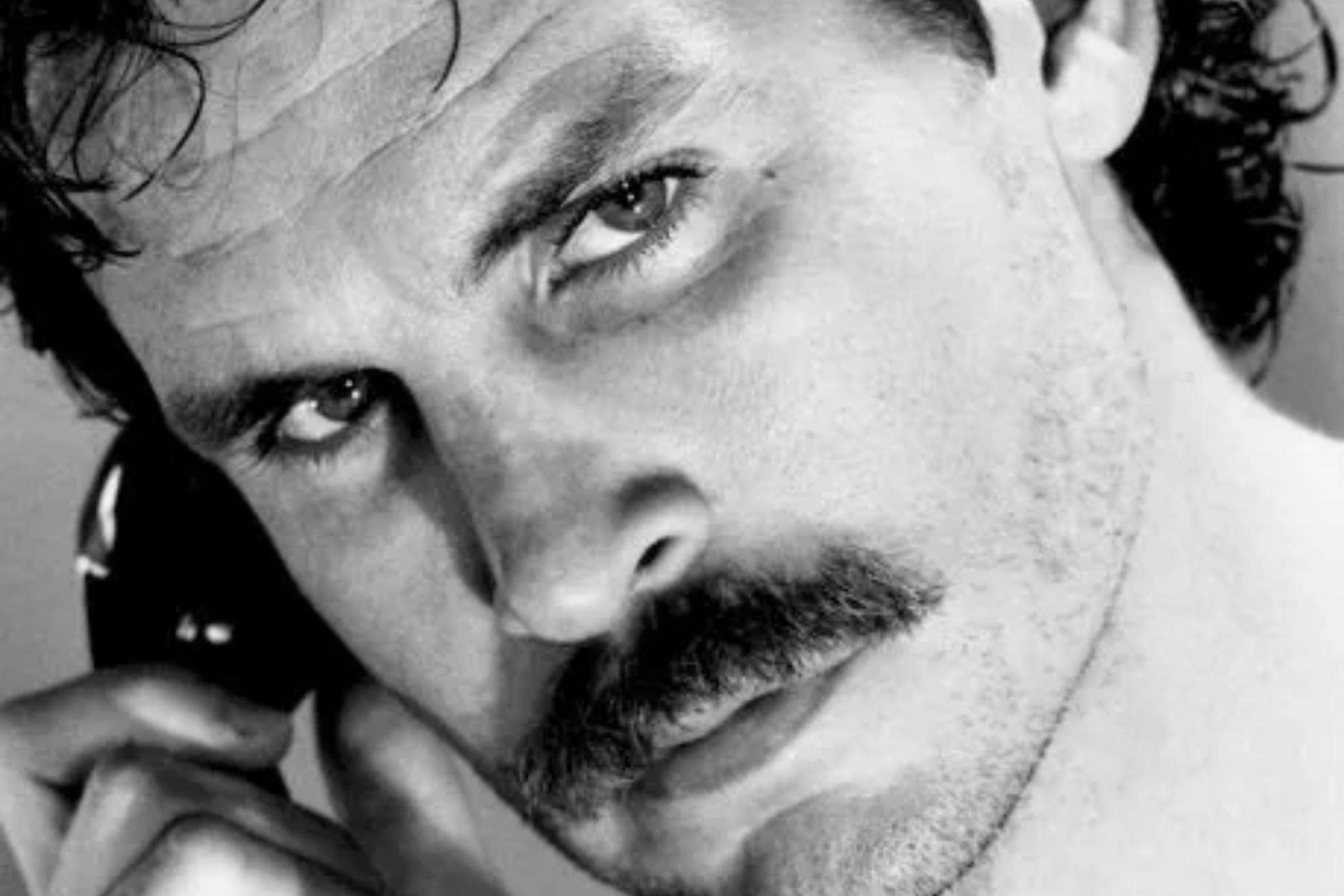 Muere Michael Kearns.