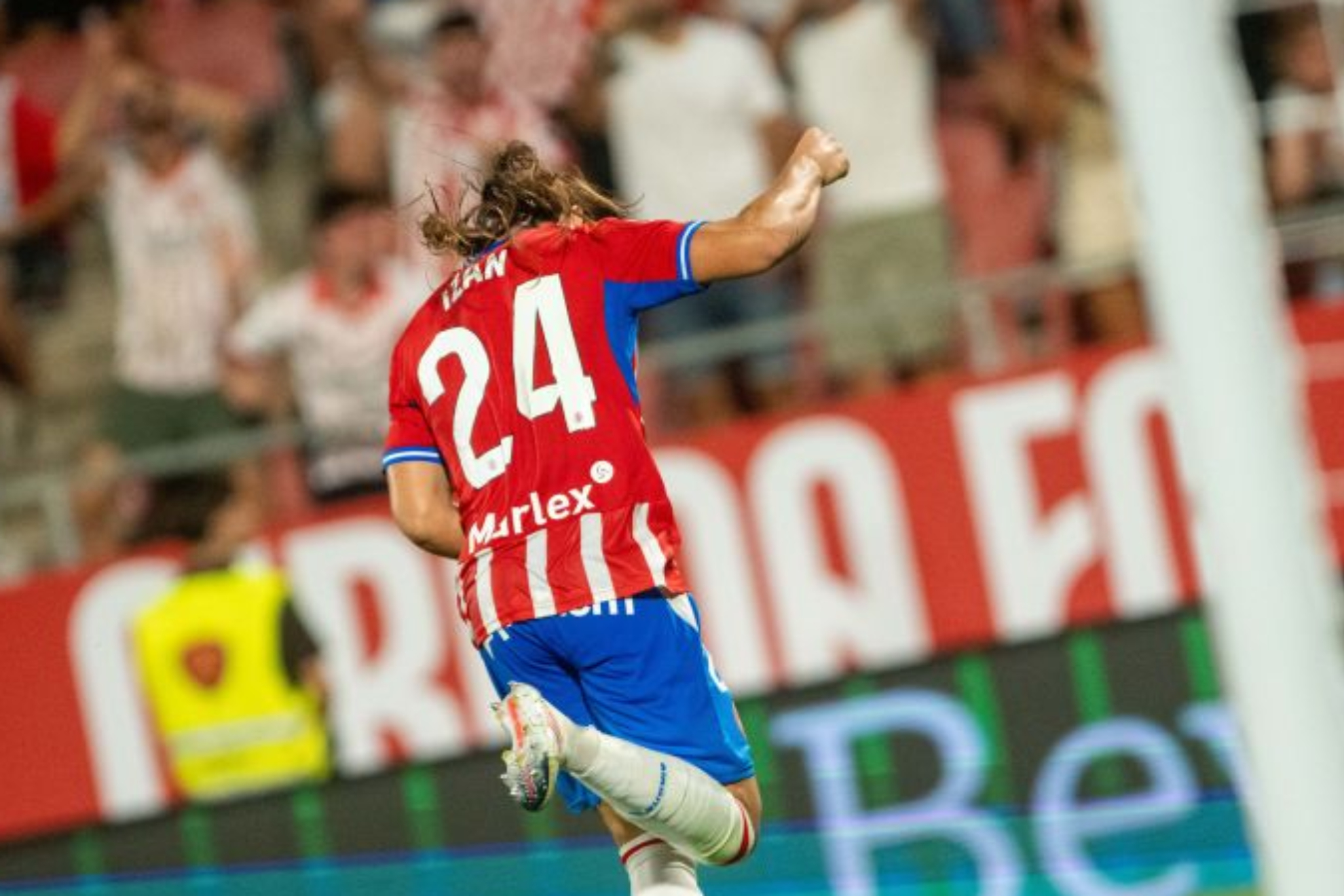 Izan González, celebrando un gol con el Girona. LALIGA