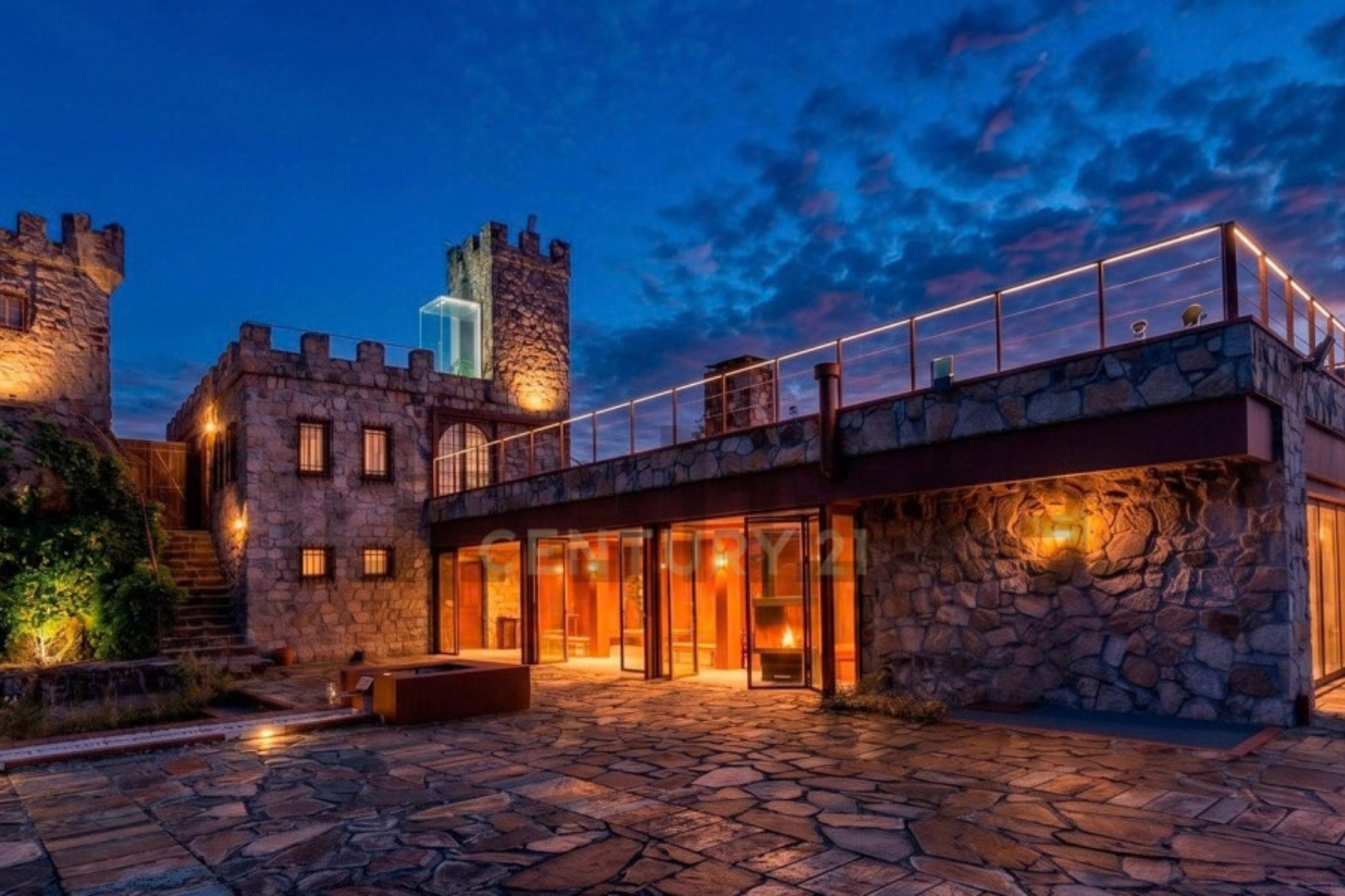 A la venta este castillo en la isla del embalse de El Burguillo en Avila Idealista