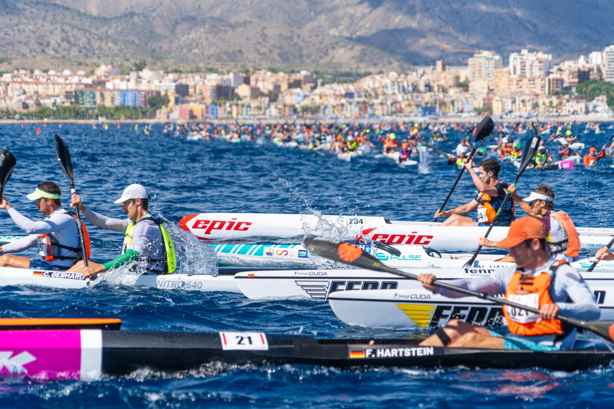 Gordan Harbrecht y Jemma Smith se proclaman campeones del mundo de kayak de mar en SS1 individual. Ayuntamiento de Villajoyosa