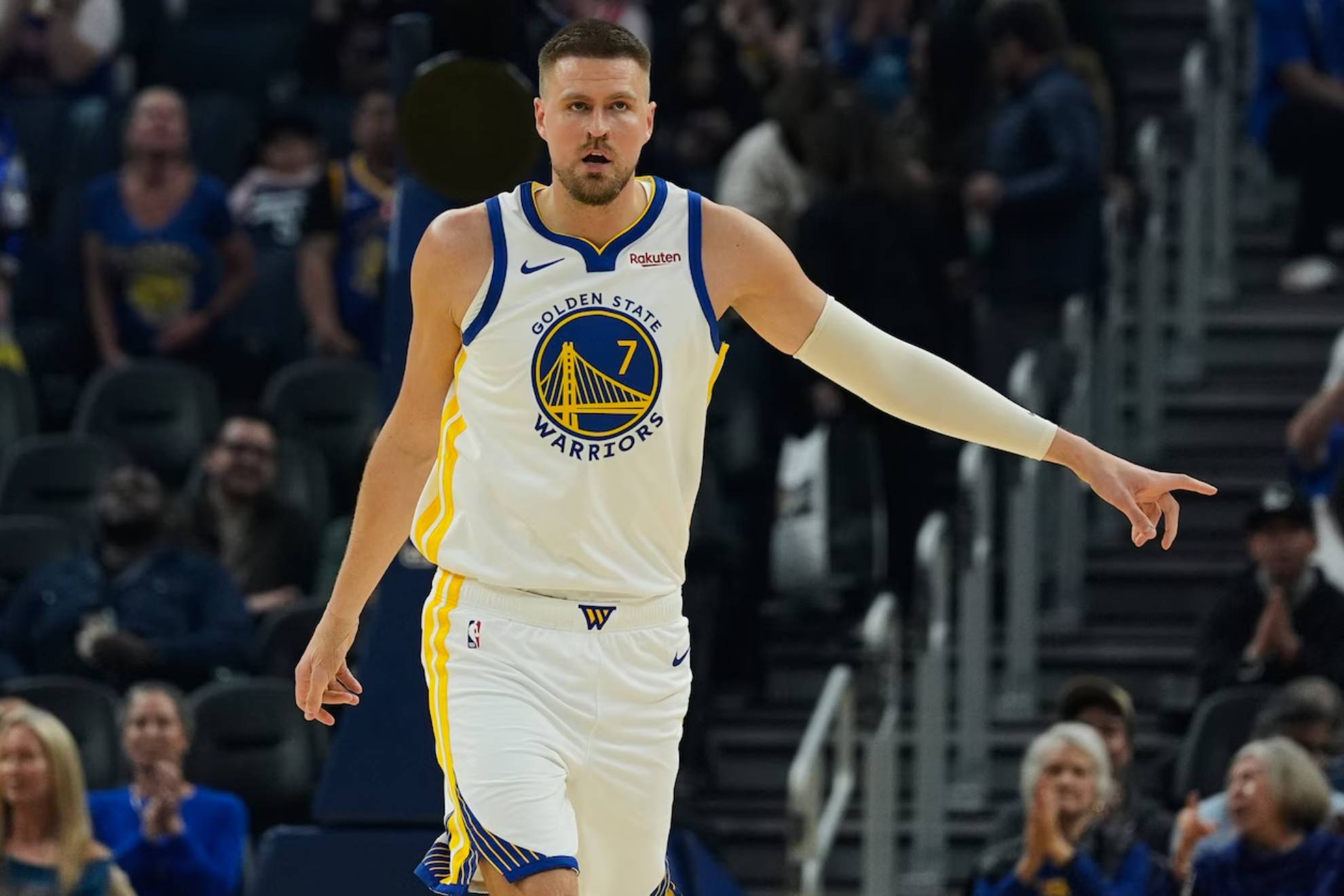 Kristaps Porzingis, en un partido con los Warriors.