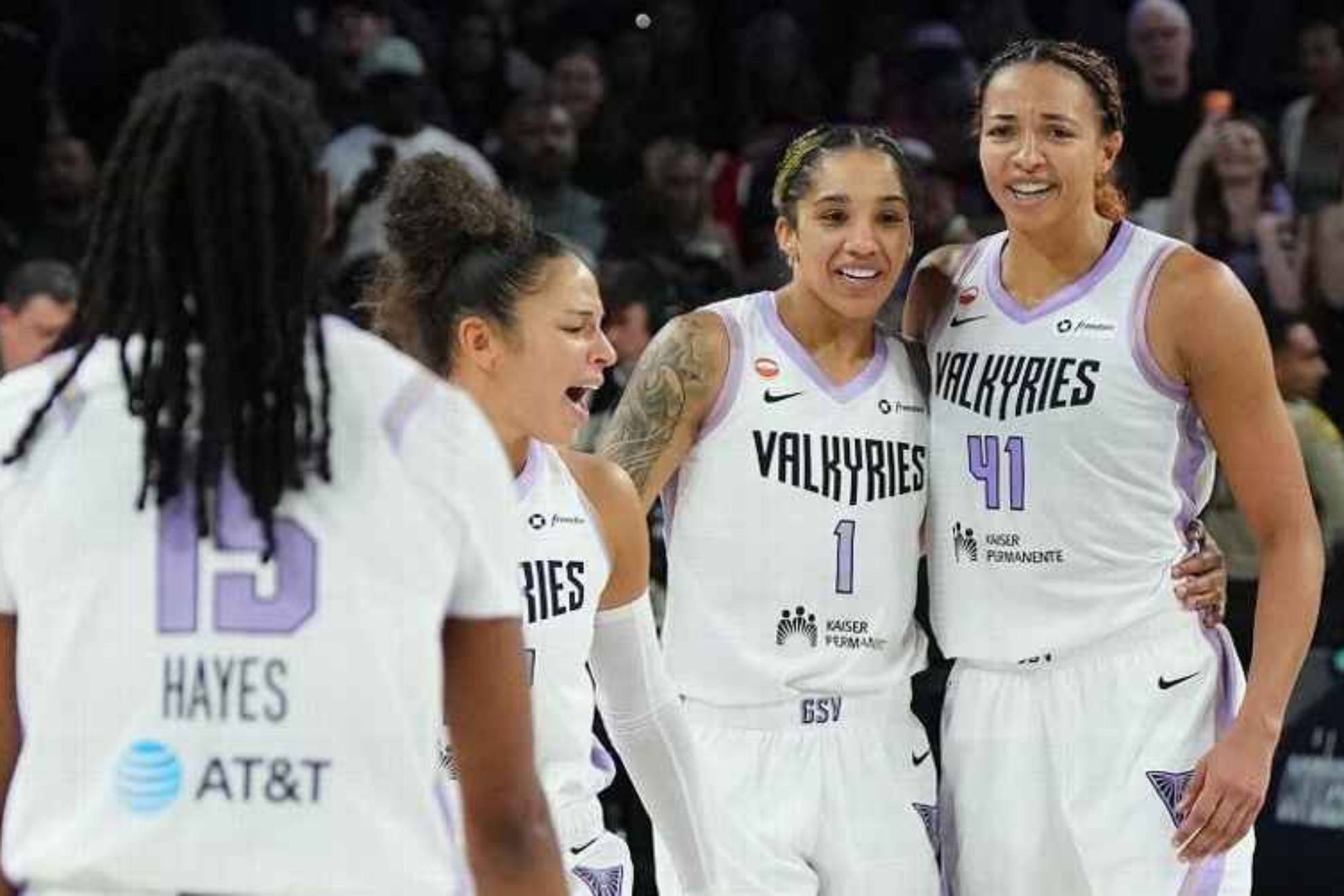 Las jugadoras de las Golden State Valkyries celebran el pase a la final de la WNBA.