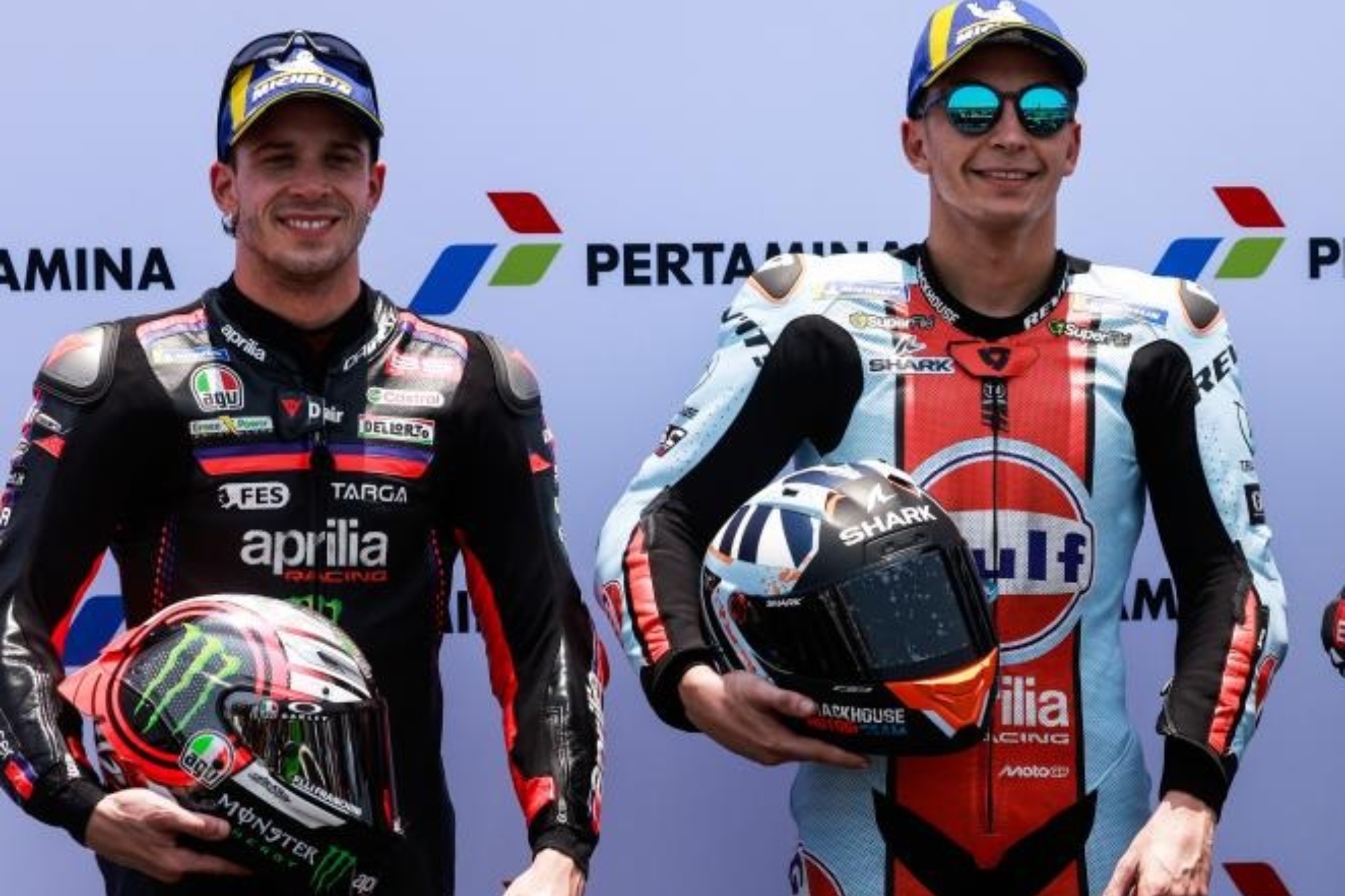 Bezzecchi y Raúl Fernández, tras la 'qualy'. EFE