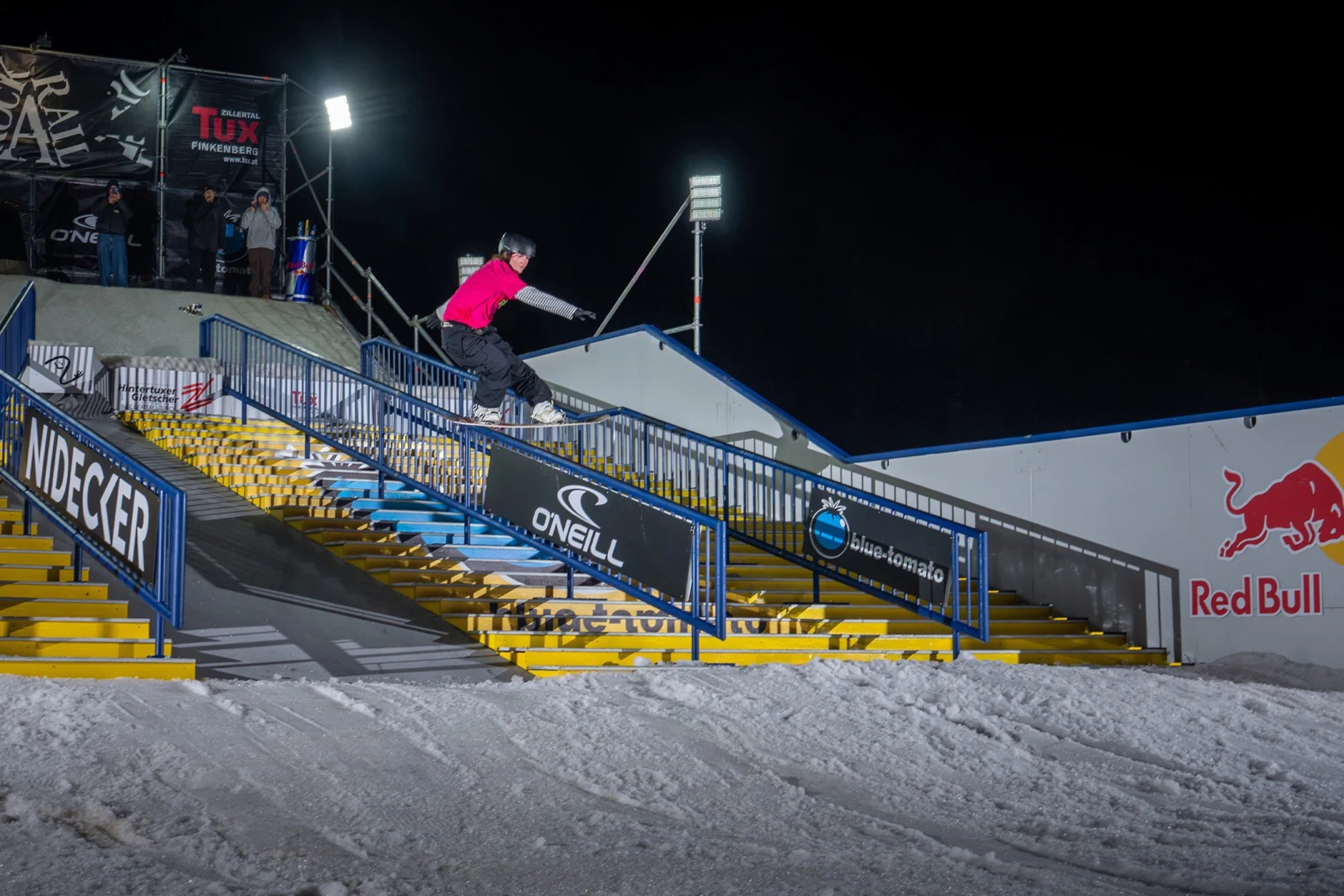 El Rock A Rail de Hintertux reunió a especialistas del snowboard urbano. Markus Fischer