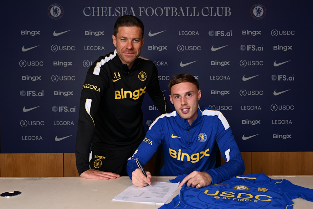 Palmer firma su nuevo contrato junto a Xabi Alonso. CHELSEA