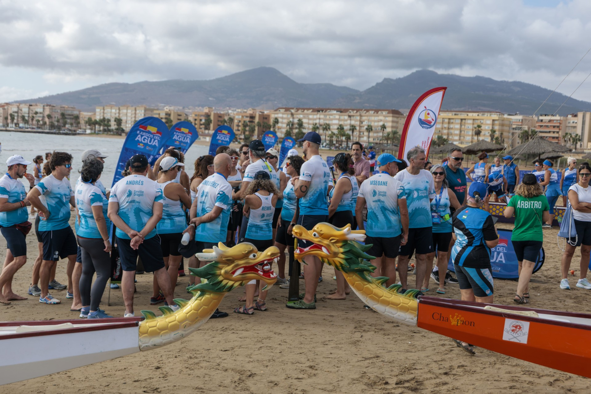 Palistas del Barco Dragón en los Juegos del Agua de Melilla.