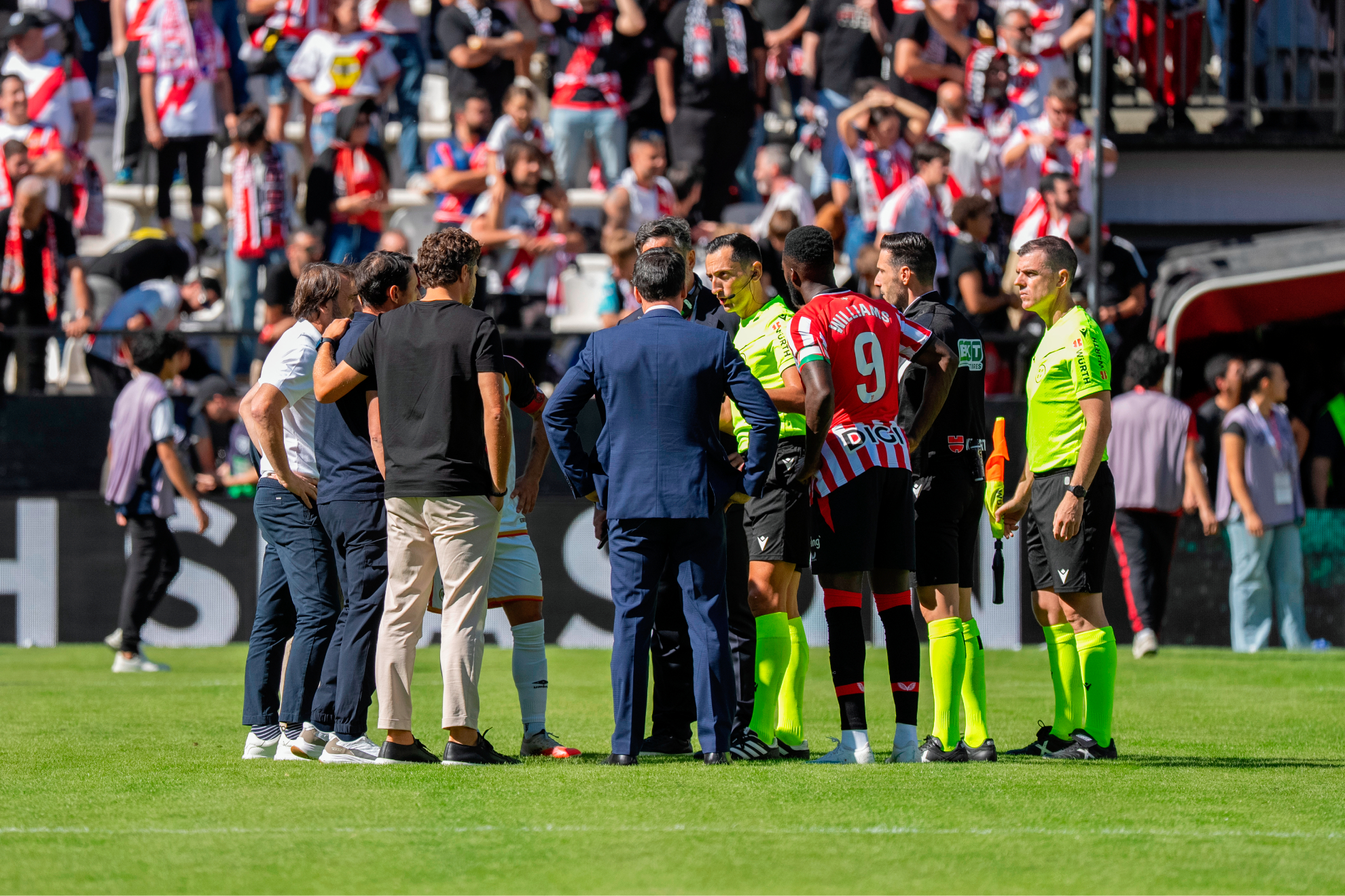 Sánchez Martínez con los entrenadores y capitanes de Rayo y Athletic PABLO MORENO