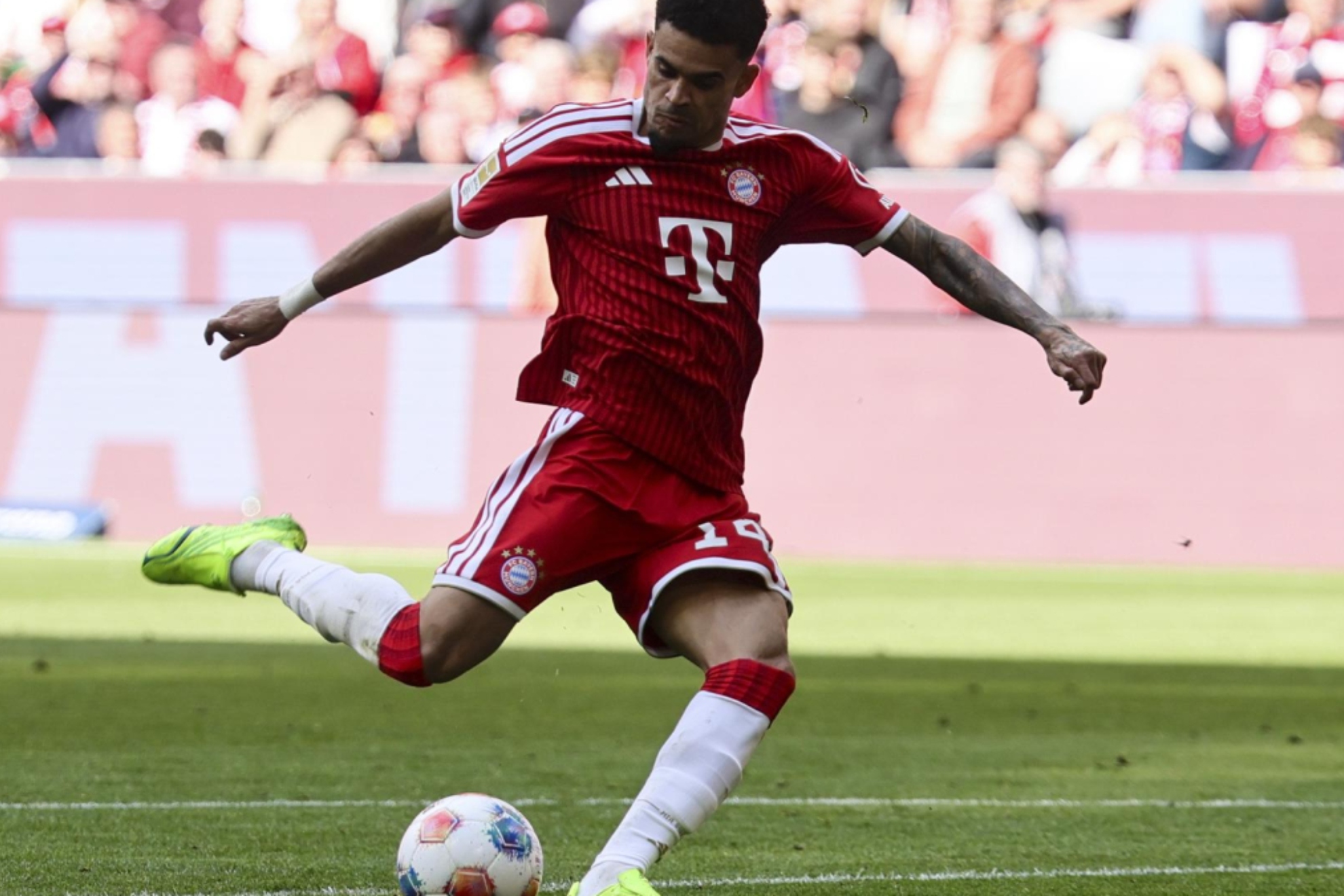 Le anularon un golazo de chalaca a Luis Díaz con el Bayern Múnich ante Augsburgo,