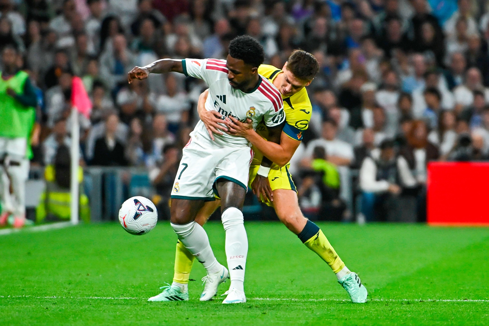 Foyth, en el Bernabéu. EFE