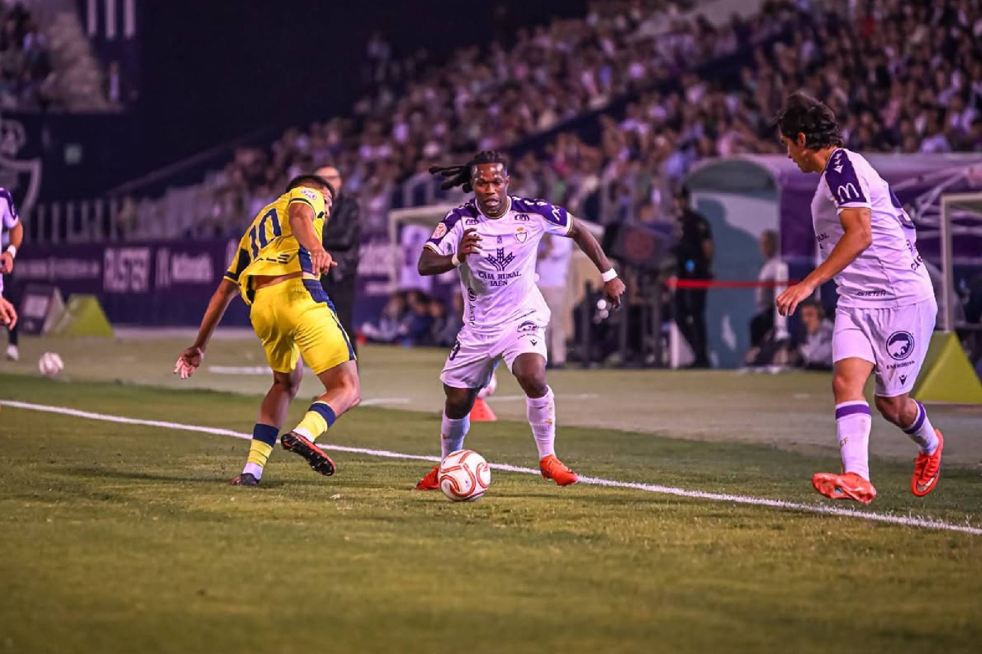 Los aficionados que acudieron a La Victoria disfrutaron de un gran partido
