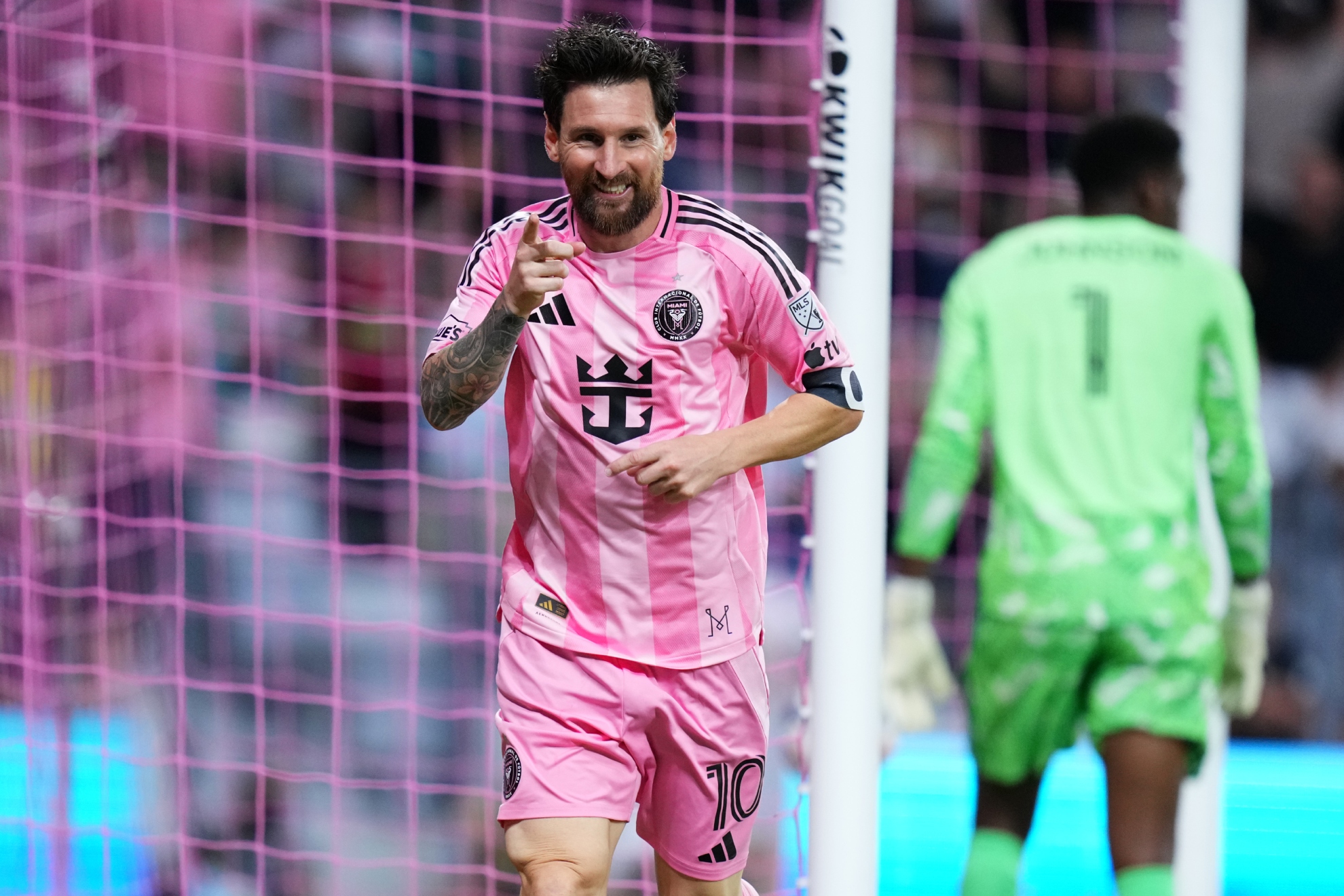 Messi celebra uno de sus dos goles al DC United. GETTY