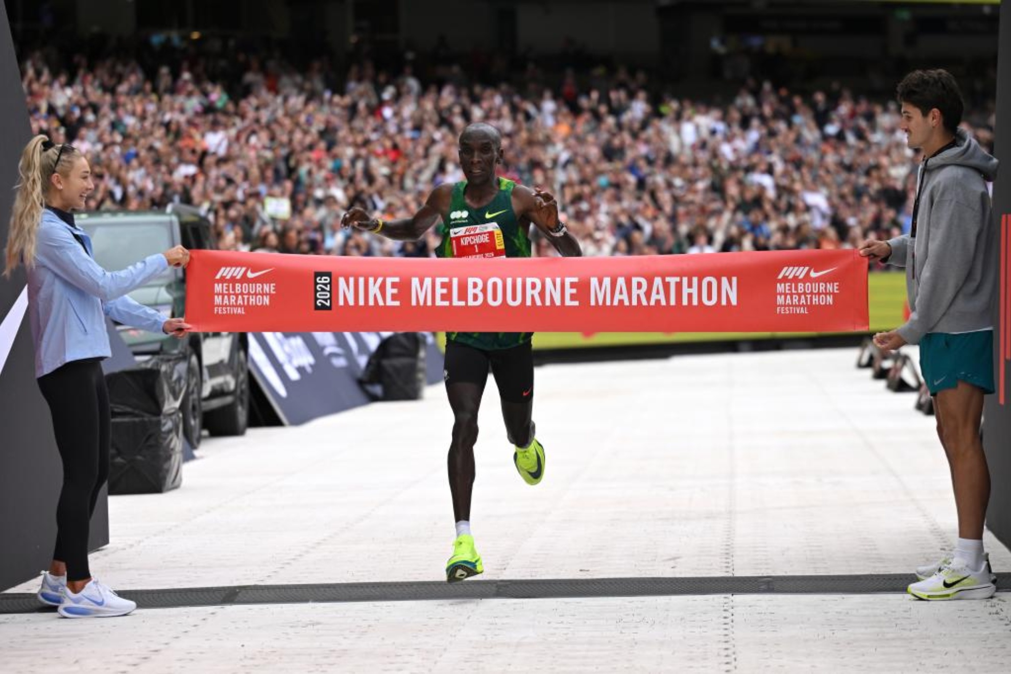 Kipchoge gana en Melbourne EFE