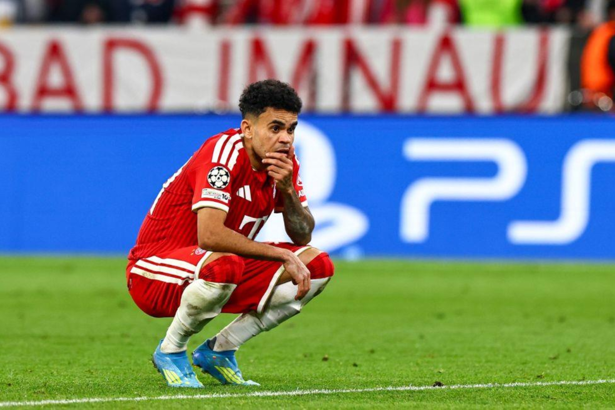 Árbitro en Alemania reconoce error tras anular un golazo de tijera a Luis Díaz.