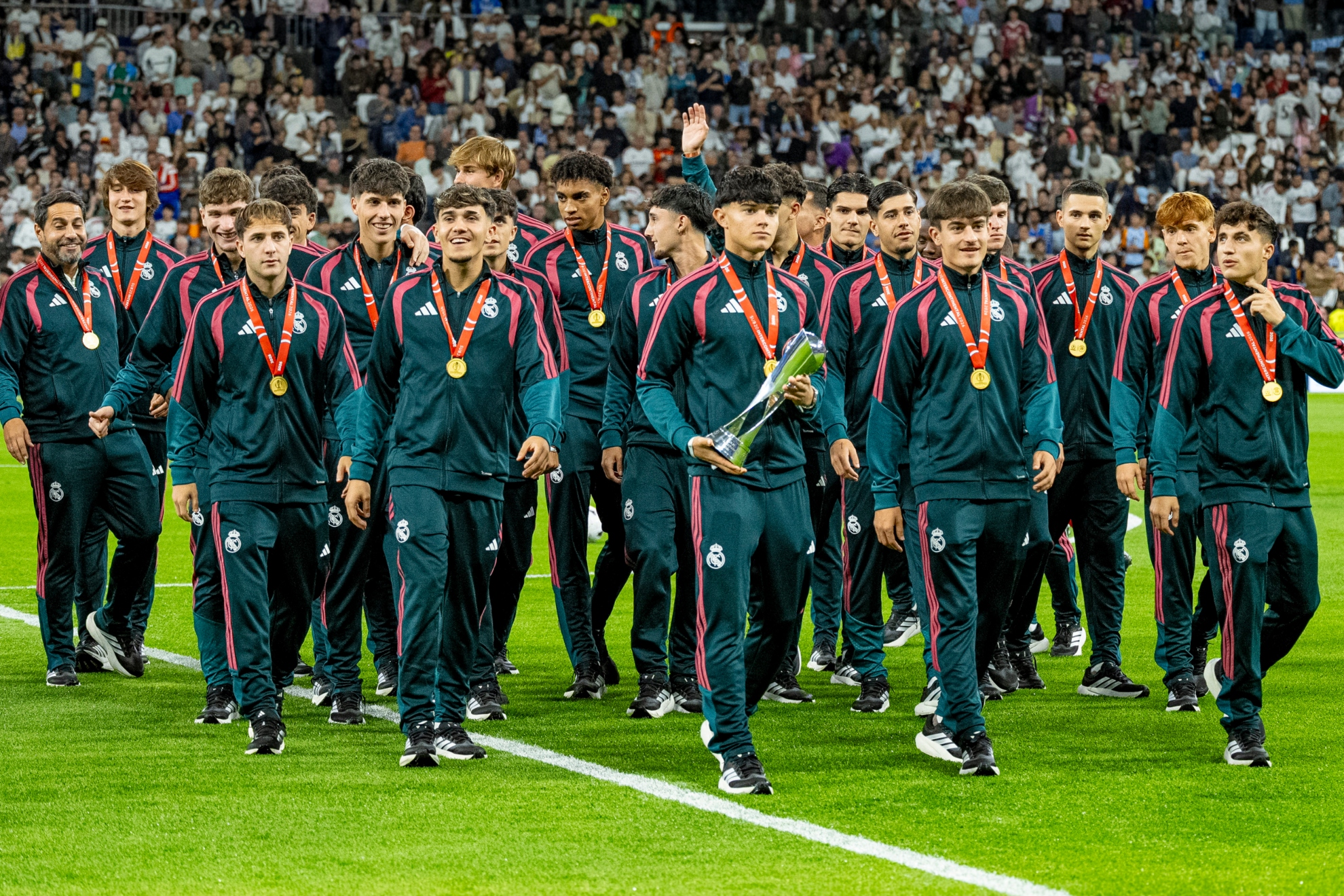 Los campeones de la Intercontinental, tras el homenaje en el Bernabéu. REALMADRID.COM