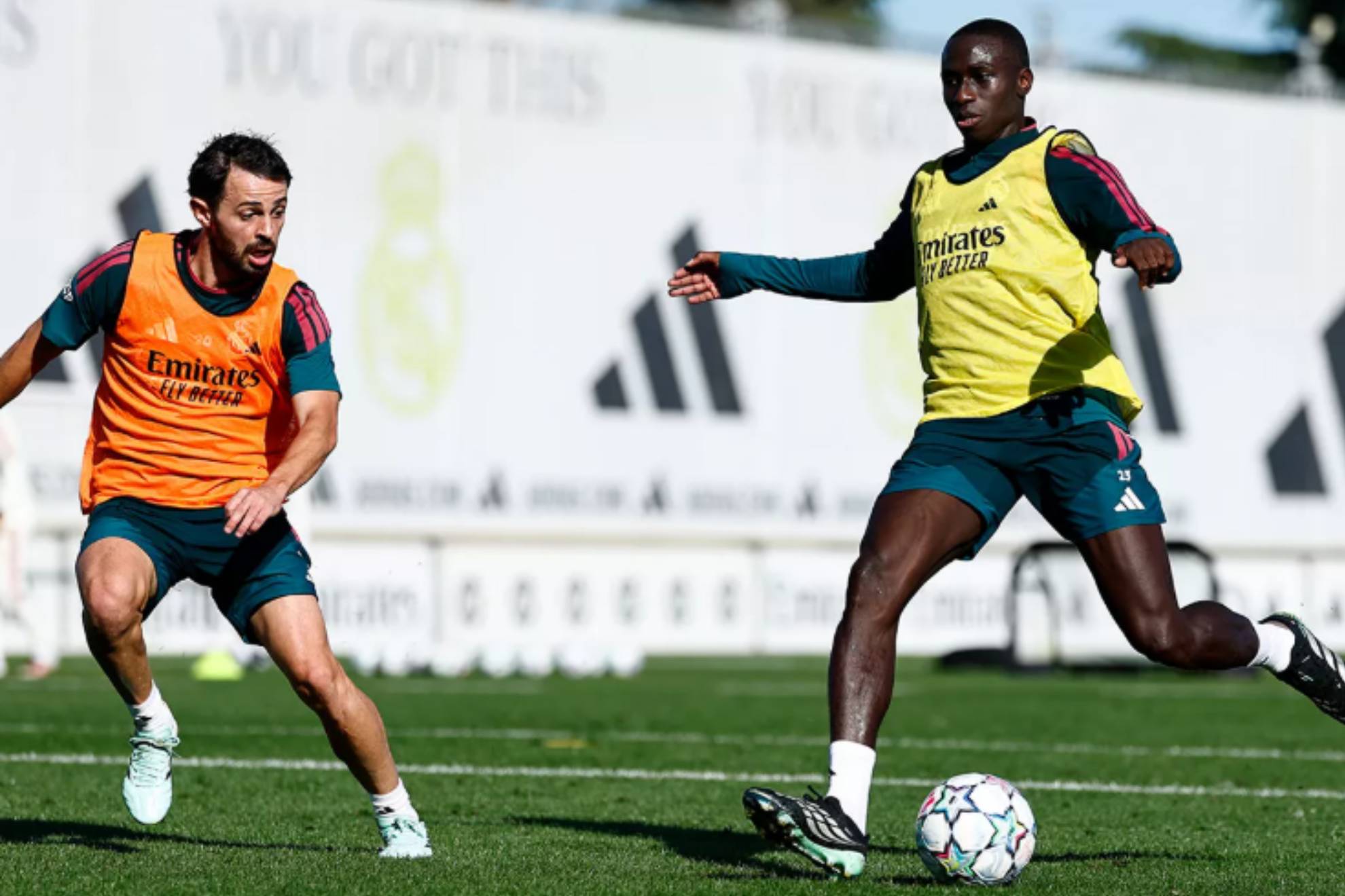 Mendy y Bernardo Silva en el entrenamiento de esta mañana. REALMADRID.COM