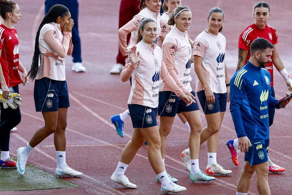Las jugadoras de la selección española femenina de fútbol, durante un entrenamiento en la Ciudad del Fútbol de Las Rozas (Madrid). EFE