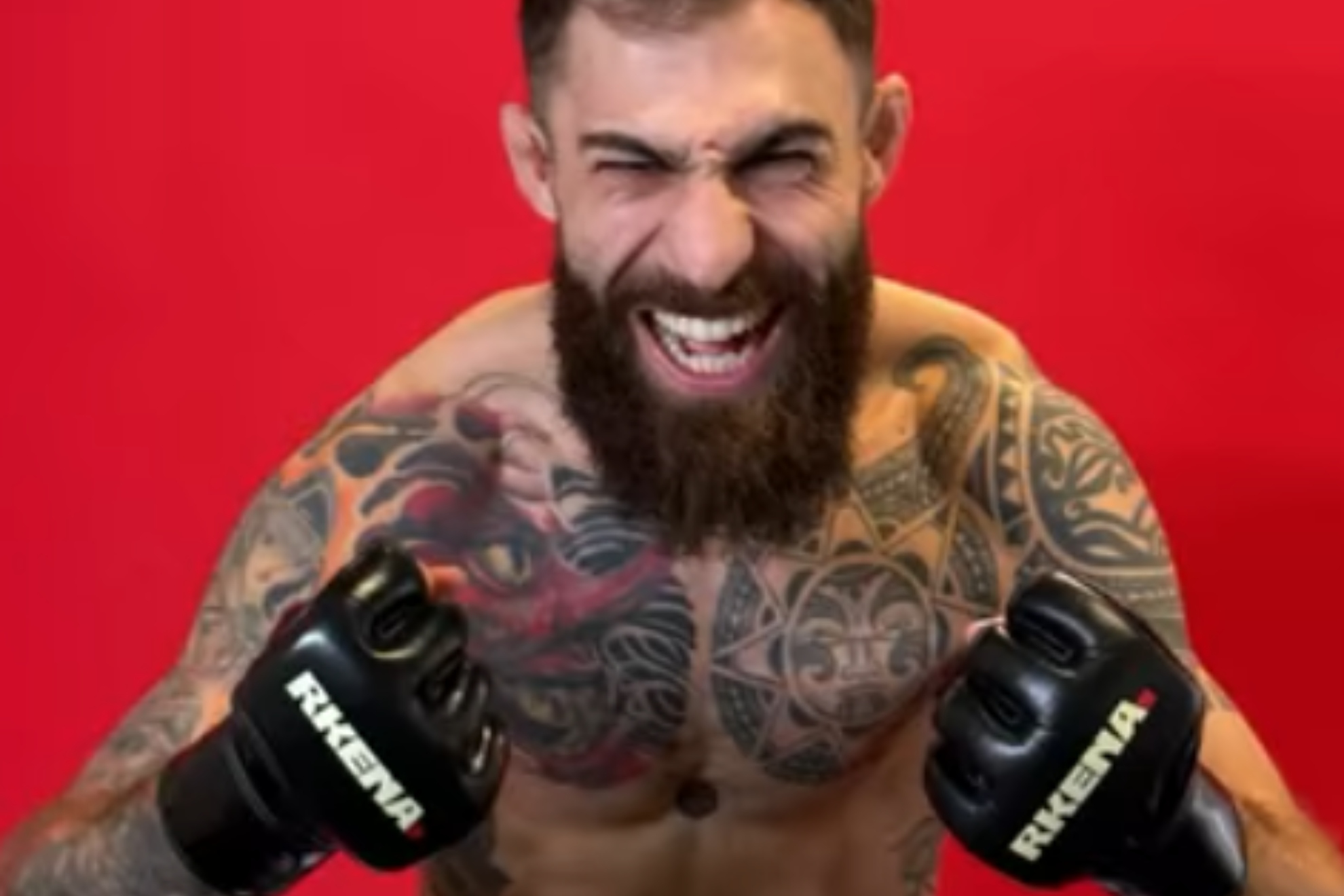 David Mora posa para Rkena en Georgia.
