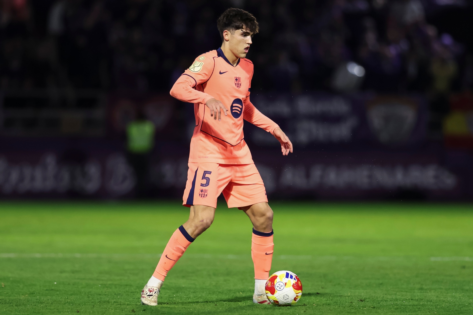 Cubarsí, en un partido del Barcelona. GETTY IMAGES