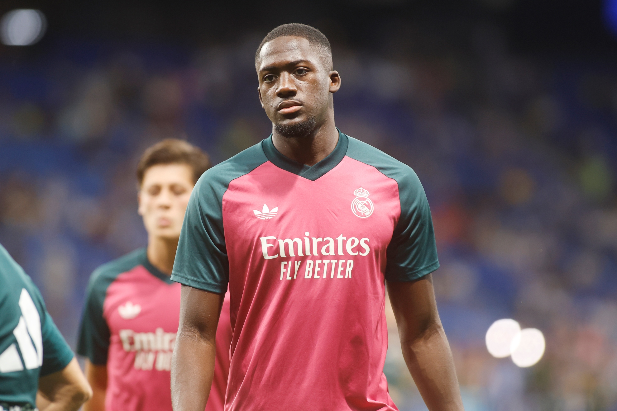 Konaté, en un calentamiento previo a un partido. FRANCESC ADELANTADO