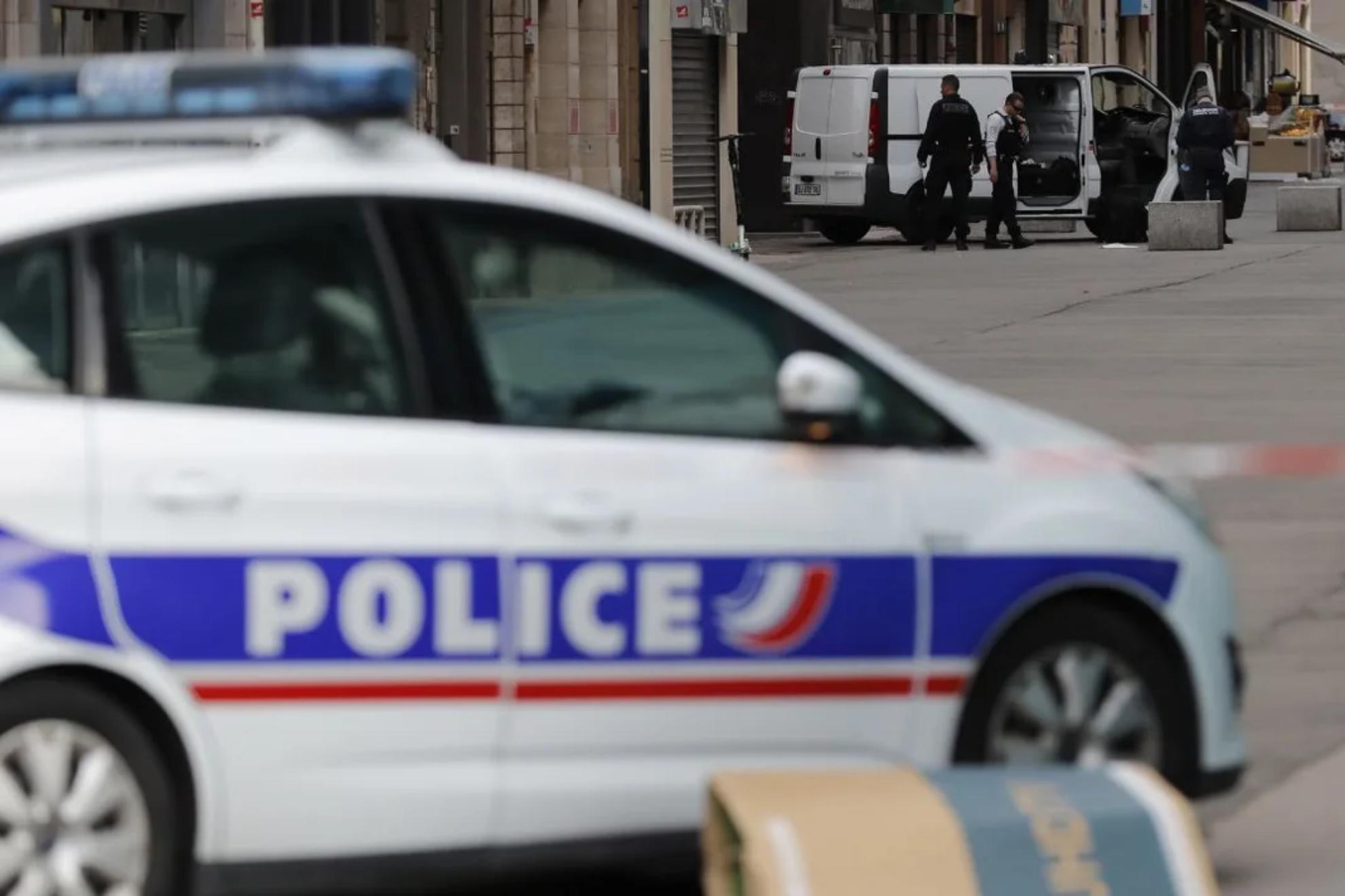 Fotografía de archivo de un coche de policía de Francia. EFE