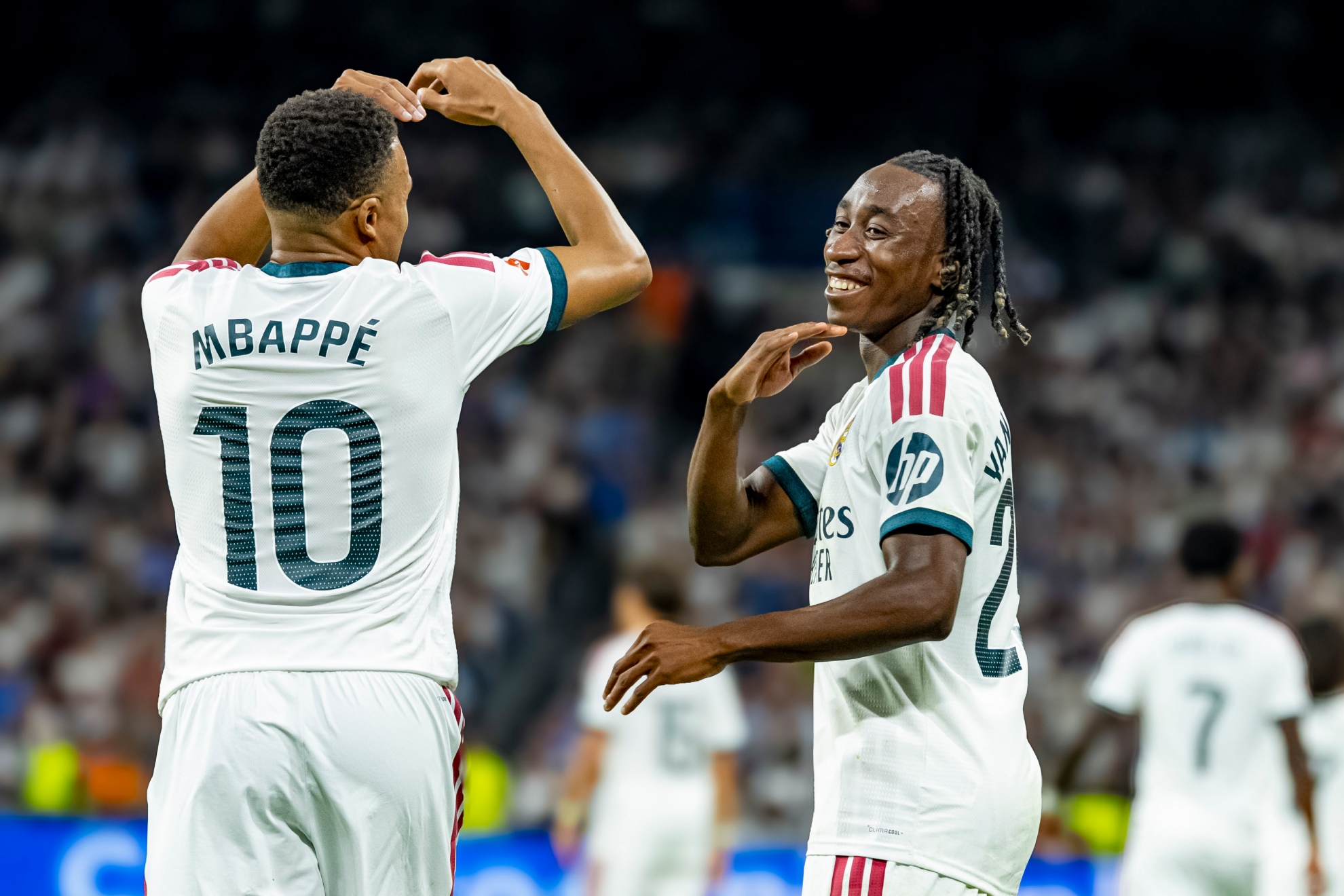 Diomande, celebrando su gol junto a Mbappé. PABLO MORENO