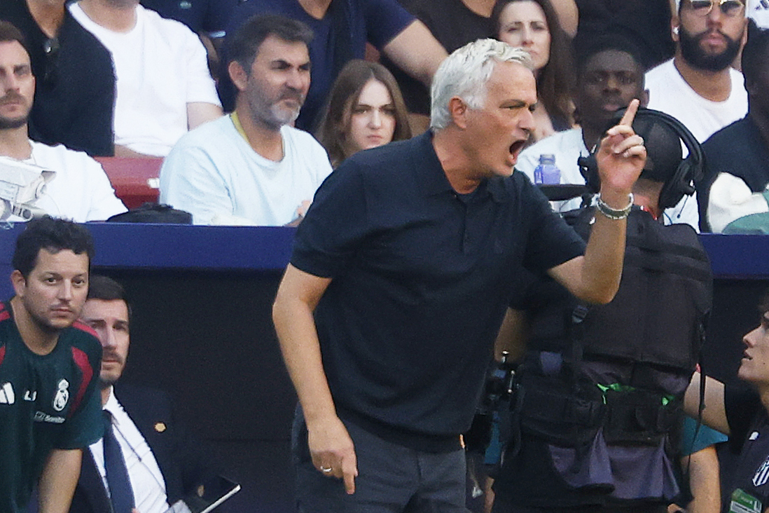 Mourinho, durante un encuentro de Liga de esta temporada con el Real Madrid. Chema Rey