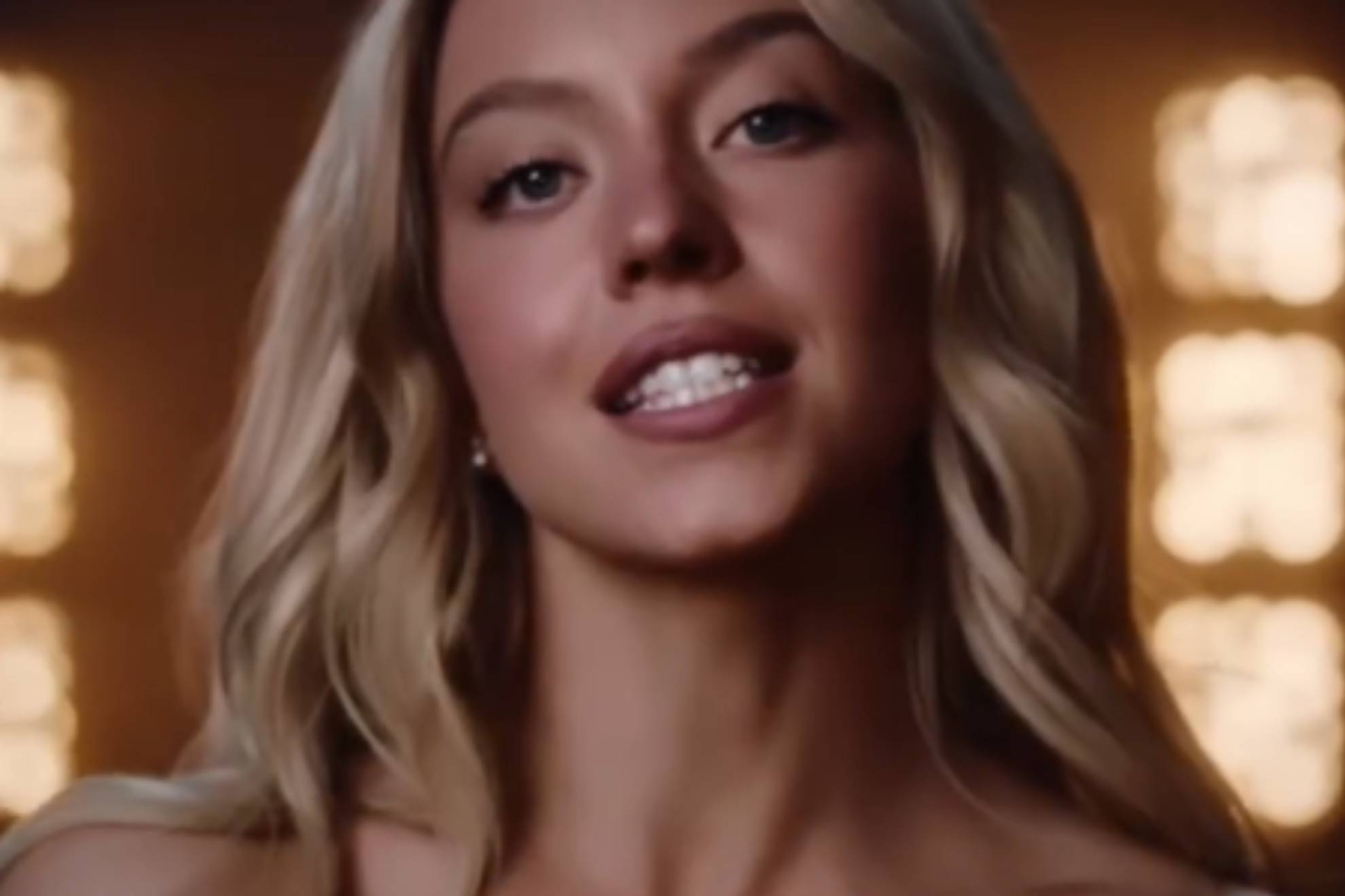 Sydney Sweeney en su nuevo anuncio: "Hay hombres apostando sobre el color de la ropa interior que llevo" Novig