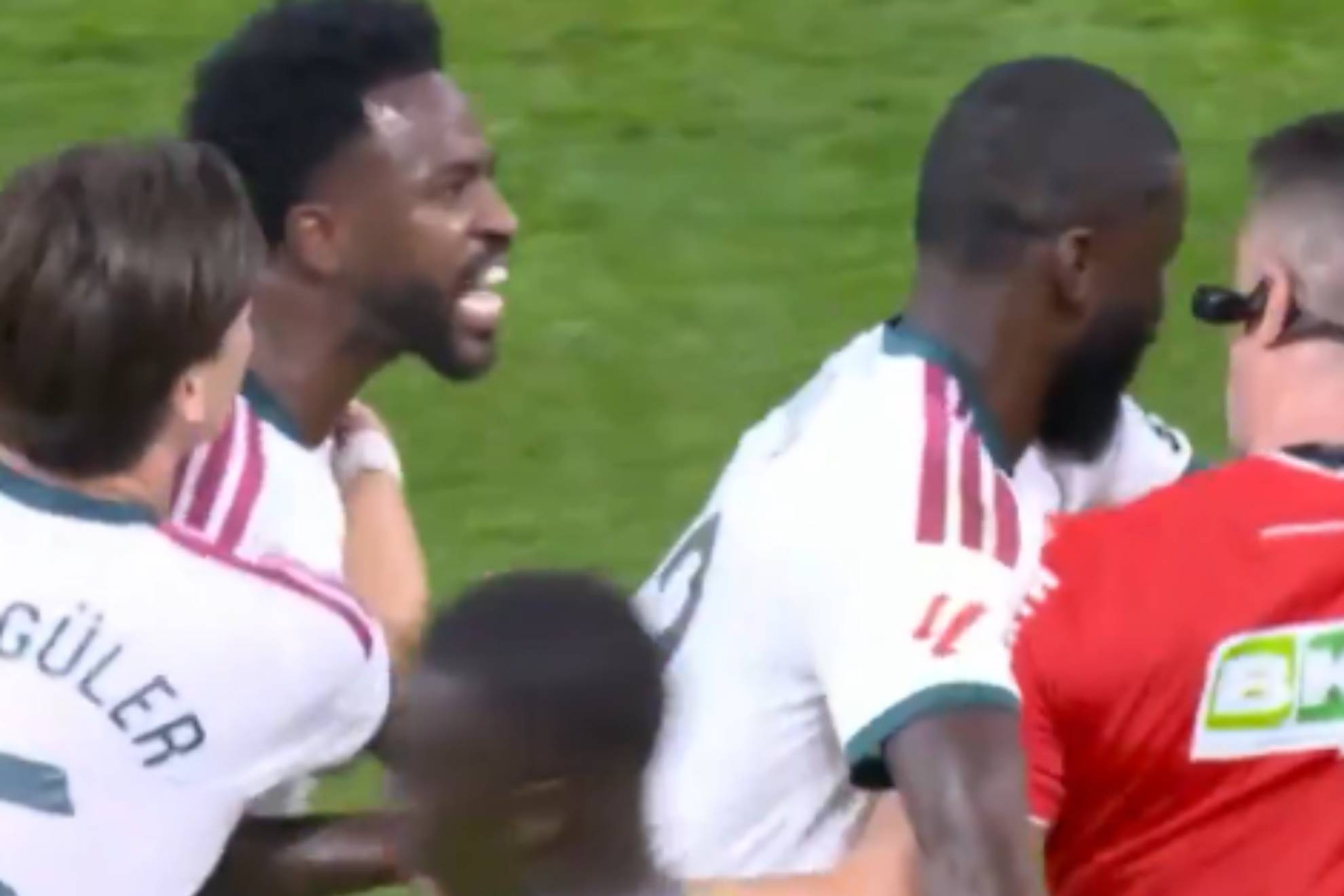 Graban lo que le gritó Vinicius a Díaz de Mera en su expulsión y que el árbitro no pudo escuchar DAZN
