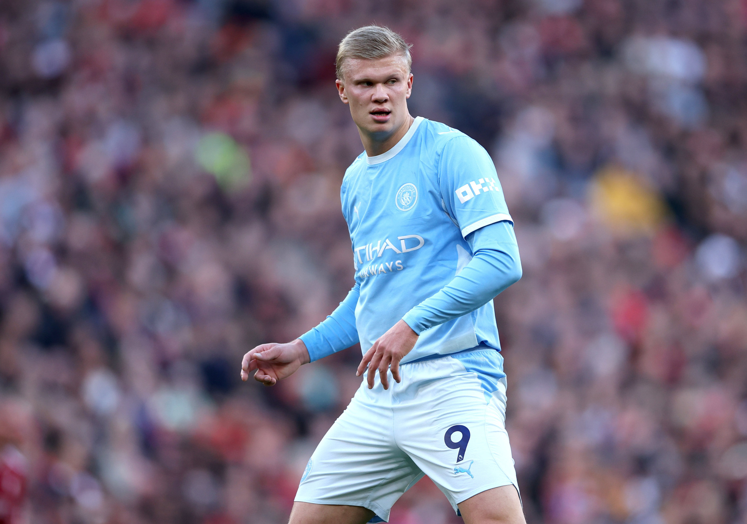 Erling Haaland: "Estás en todas partes. Te veo más que a mi novia" Erling Haaland bromeó con un cámara tras ganar 3-0 al Liverpool y marcar: "Estás en todas partes. Te veo más que a mi novia (Isabel Haugseng Johansen), de verdad". EFE Actualizado: 13/10/2026 10:58 horas