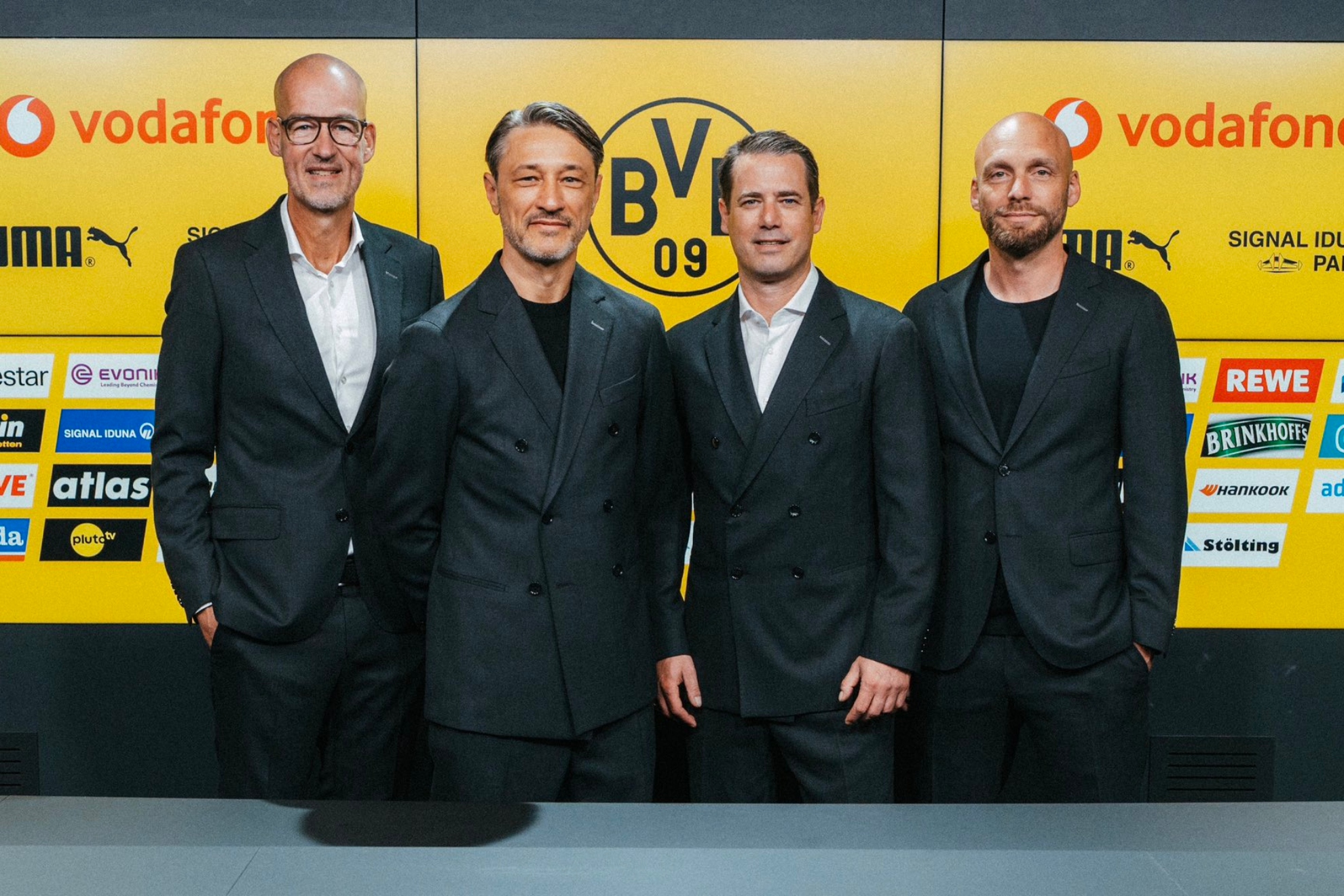 Cramer, Ricken y Book celebran la renovación de Niko Kovac. BORUSSIA DORTMUND