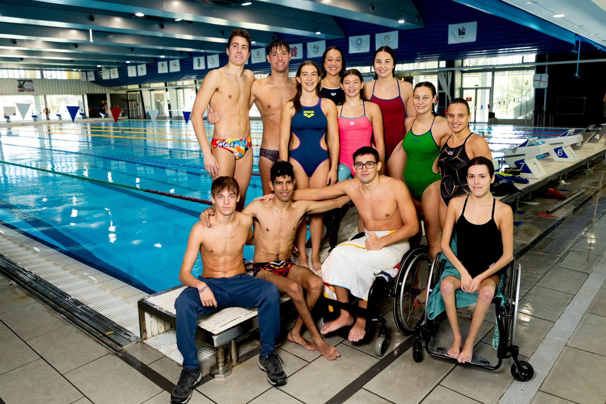Los doce deportistas del Equipo AXA de Promesas Paralímpicas de Natación