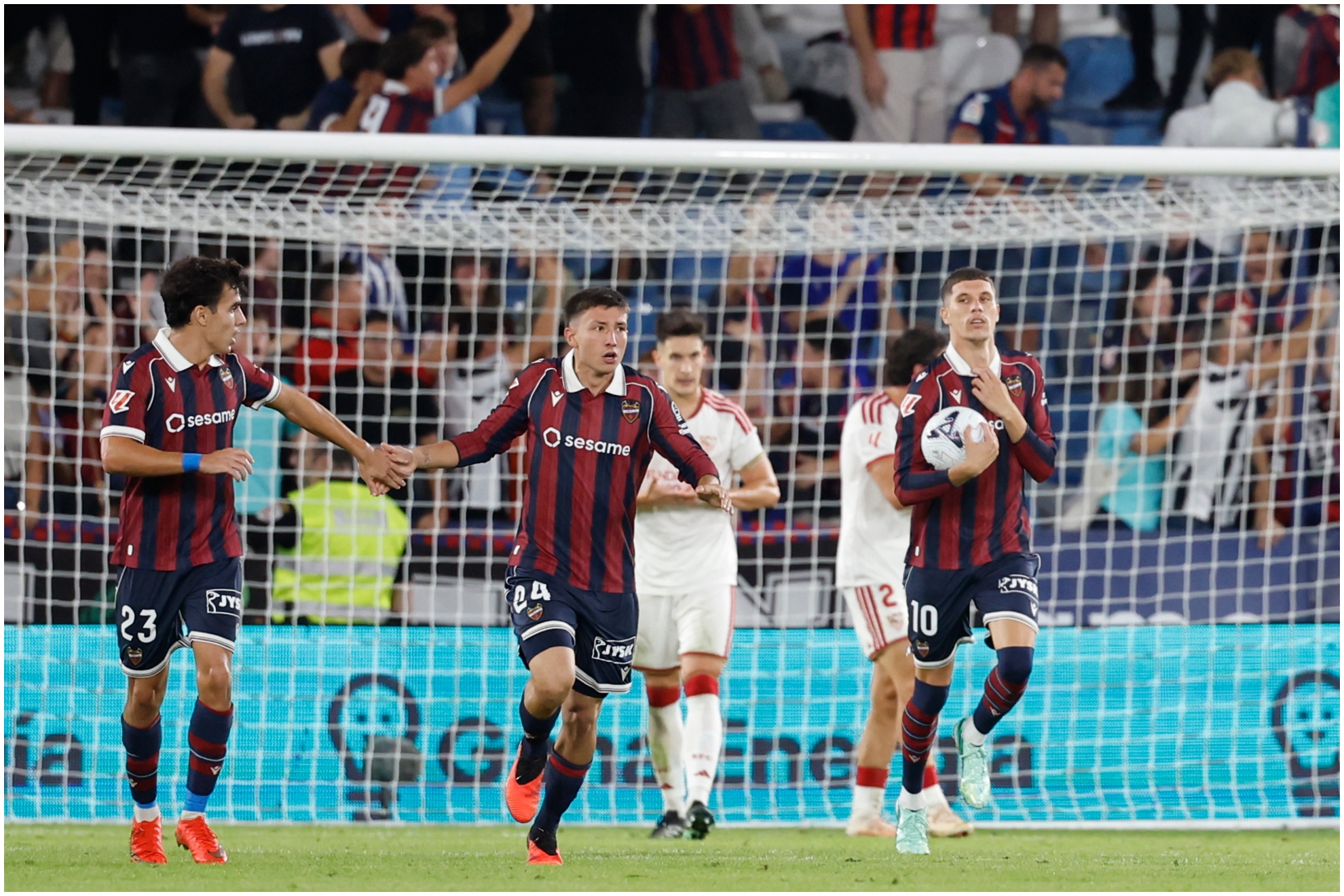 Imagen del partido entre el Levante y el Sevilla.