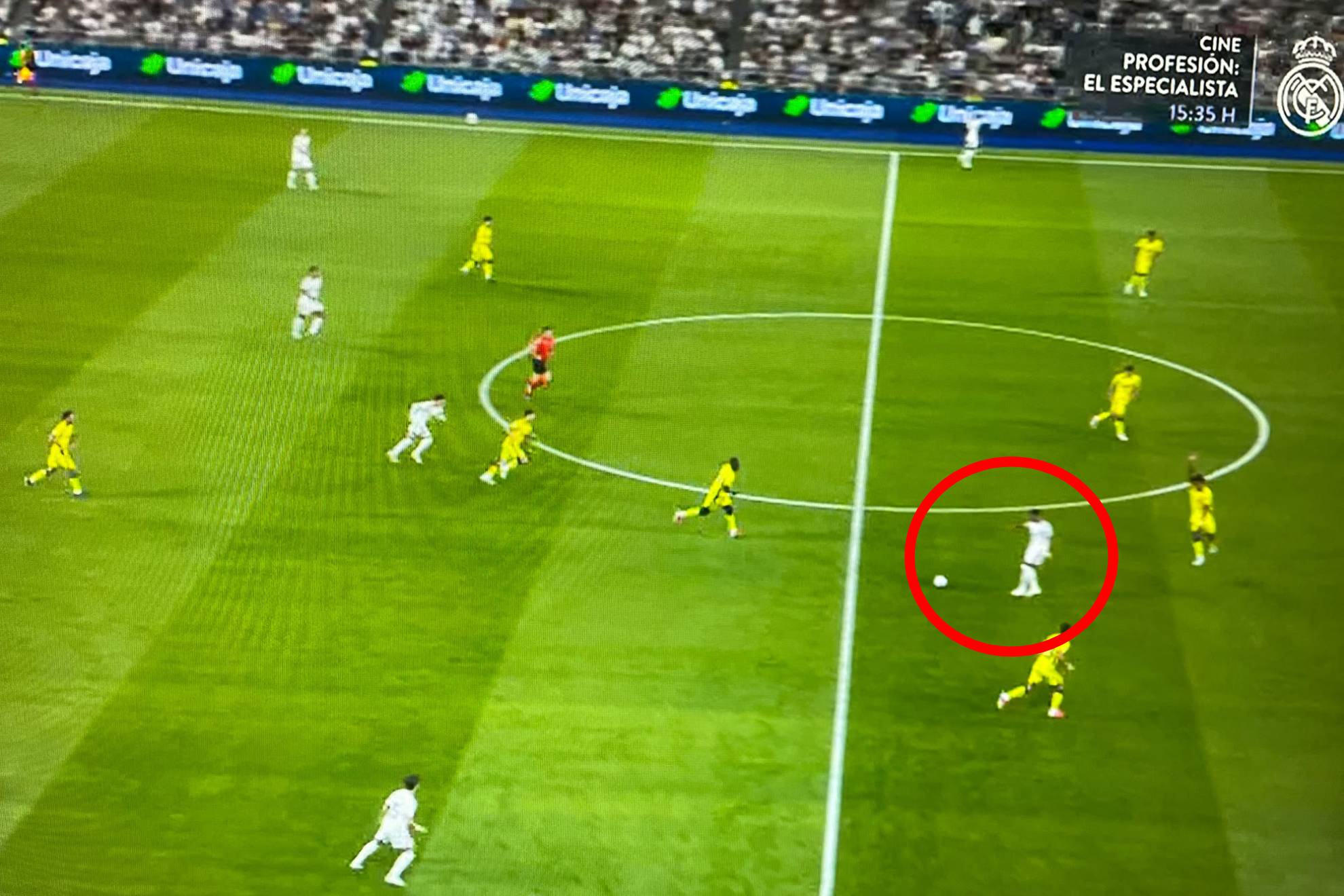 Primer minuto del Real Madrid-Villarreal en el Bernabéu.